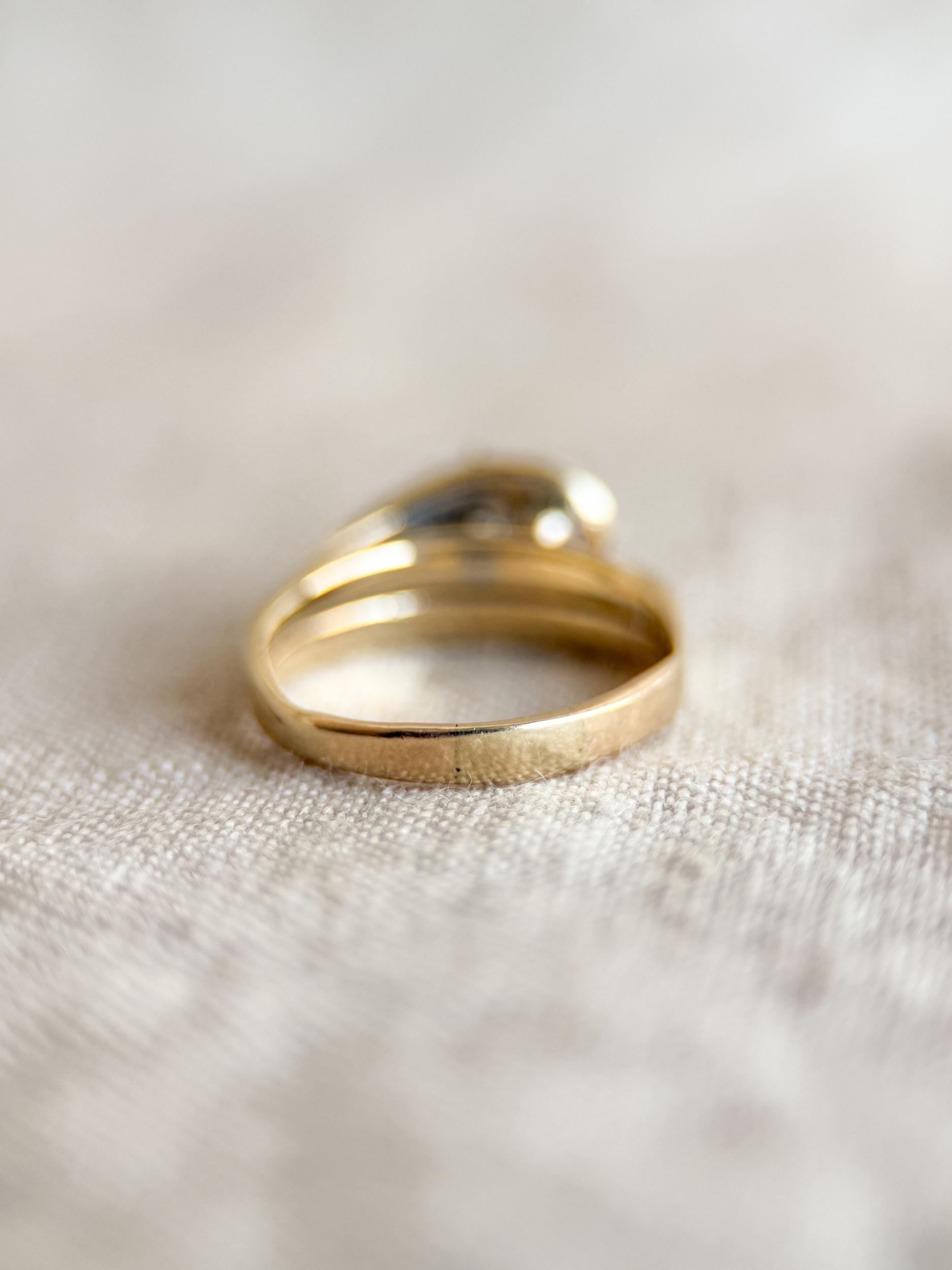 Vintage Diamond Engagement Ring, Round Cut, 14k Gold, Three Stone Wave Swirl Bridal Ring