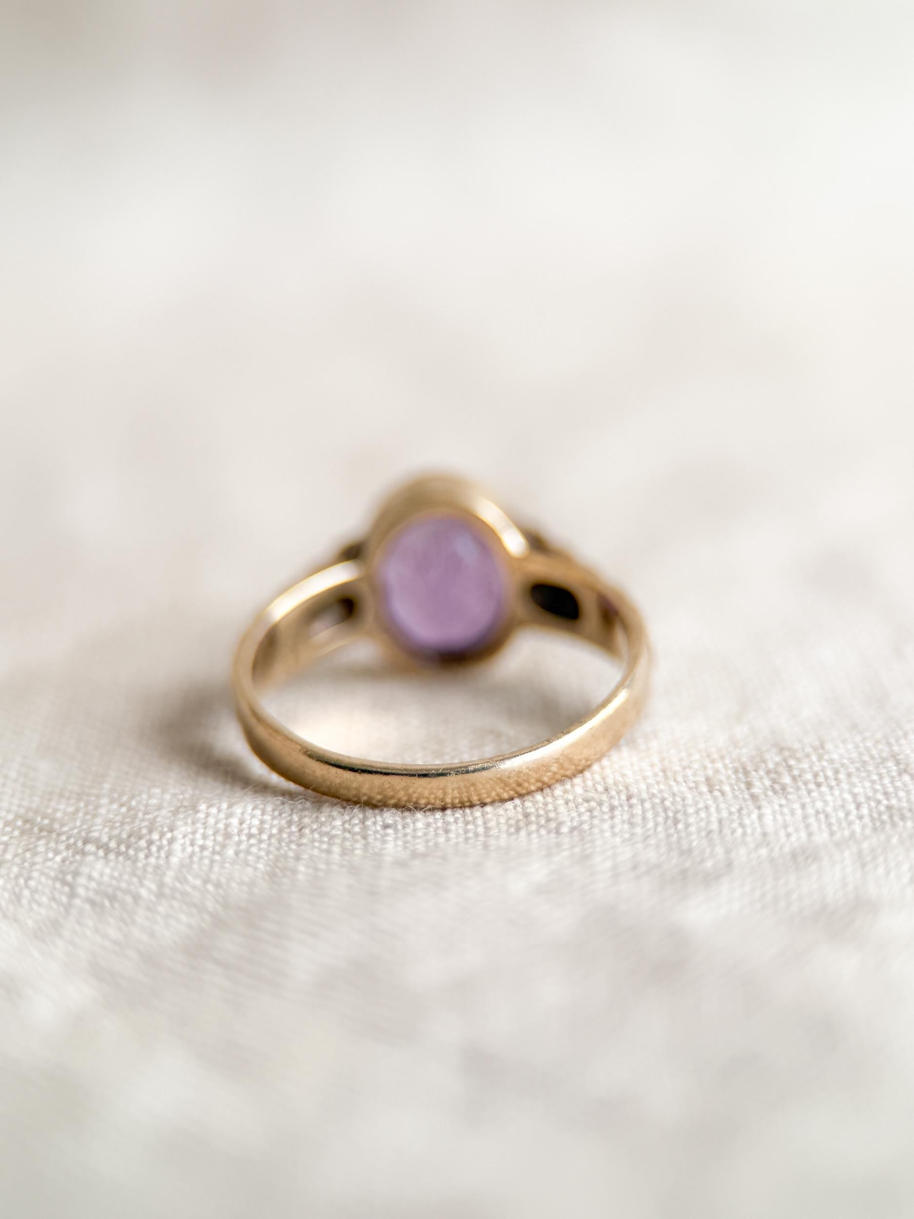 Vintage 1970s Oval Cut Amethyst Ring in 14k Gold