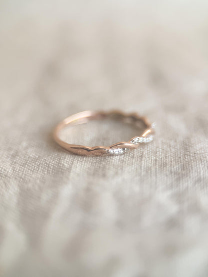 Vintage 2000s Rose Gold Diamond Wedding Band: 14k Retro Minimalist Heirloom Ring for Women