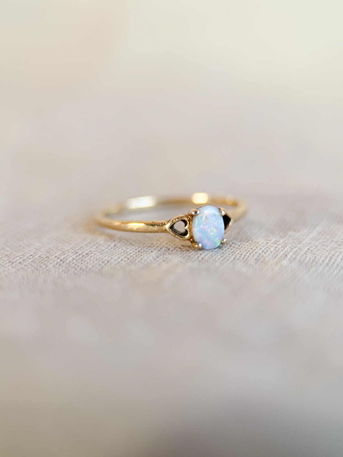 Vintage 1990s Opal Ring in 14k Gold - Timeless Sustainability • Vintage Fine Jewelry