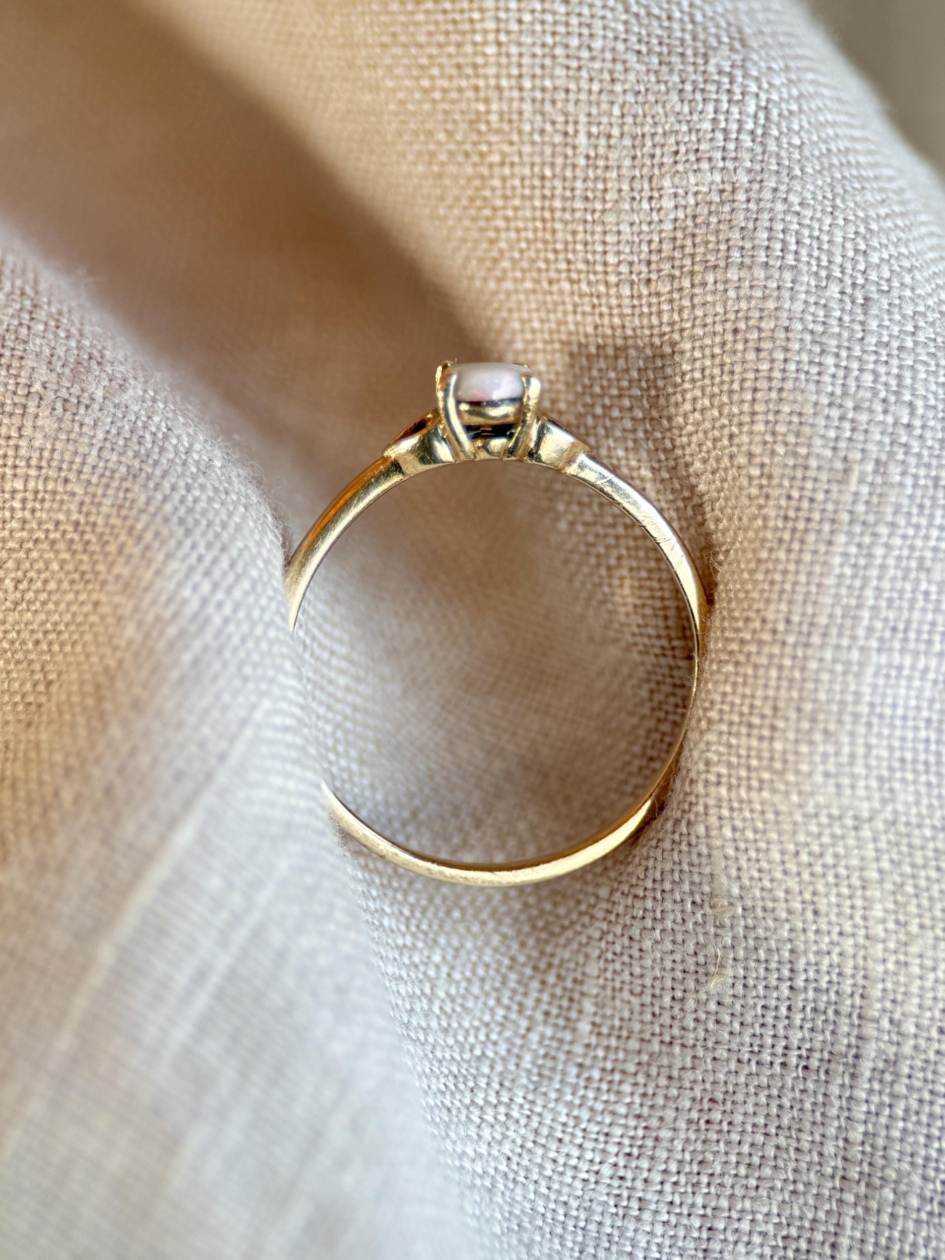 Vintage 1990s Opal Ring in 14k Gold - Timeless Sustainability • Vintage Fine Jewelry