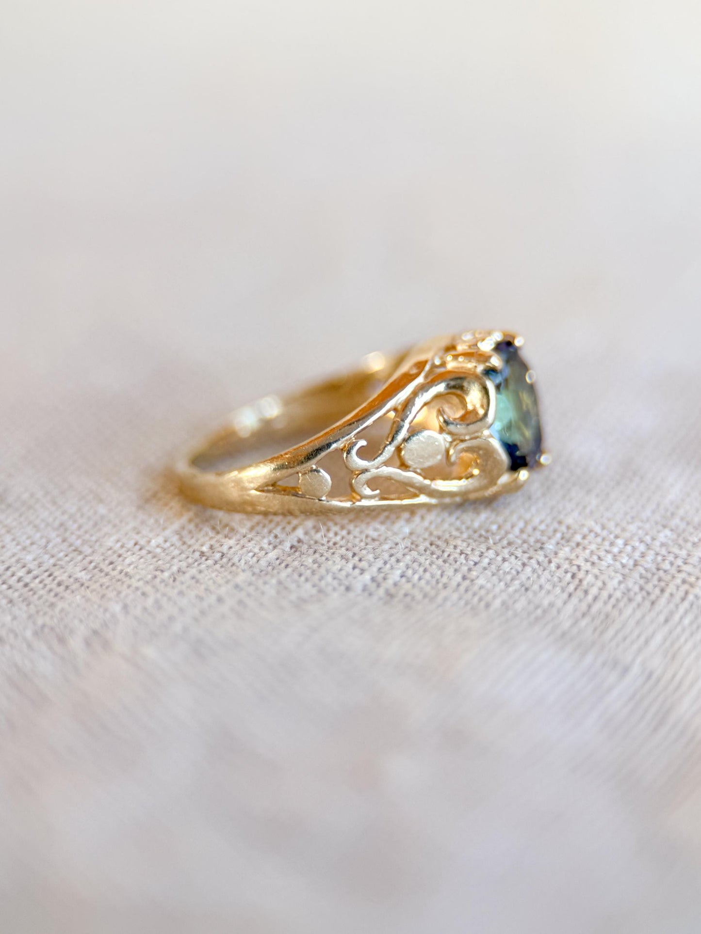 Vintage 1960s Mystic Topaz Gemstone Ring in 14k Gold