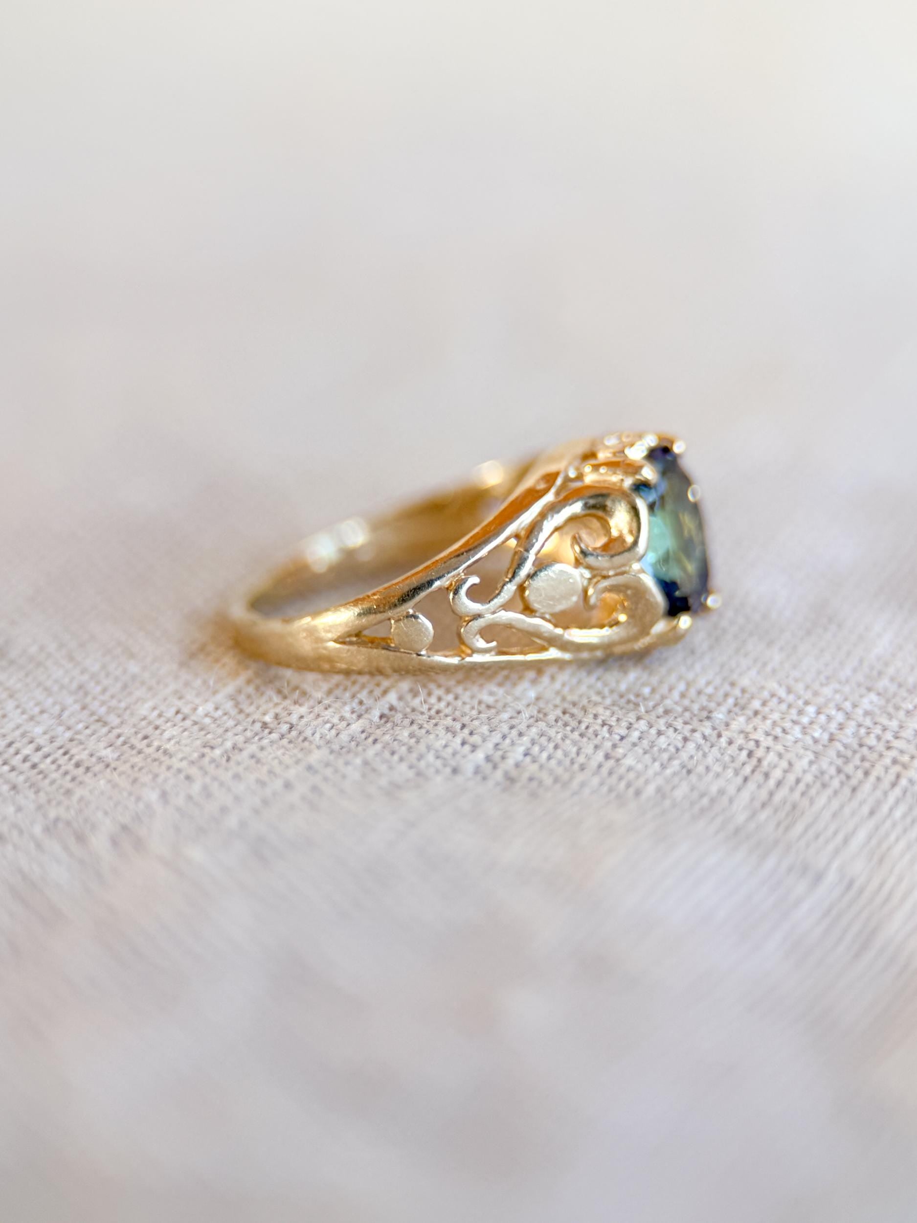Vintage 1960s Mystic Topaz Gemstone Ring in 14k Gold