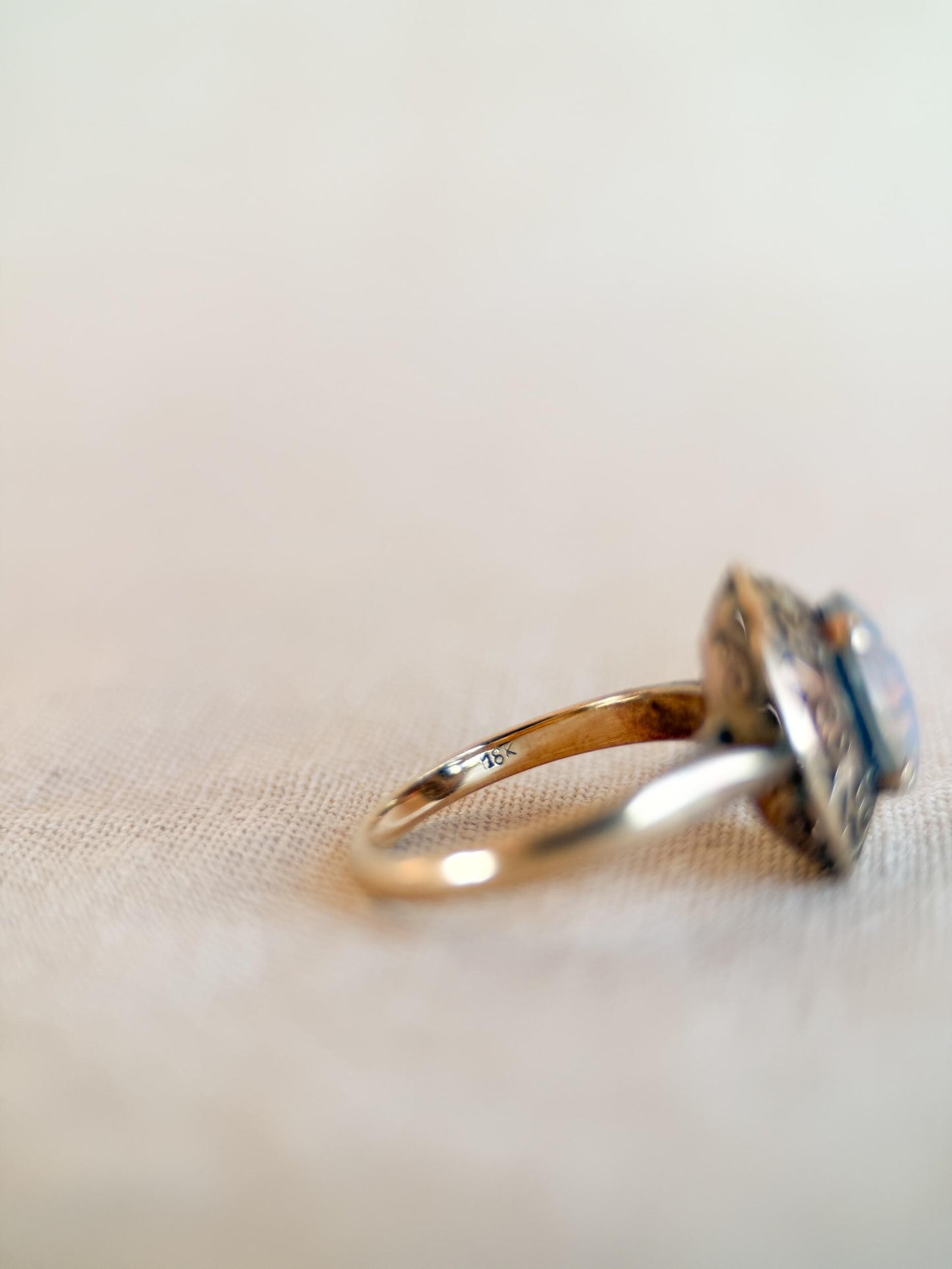 Vintage 1980s Opal Filigree Ring in 18k Gold