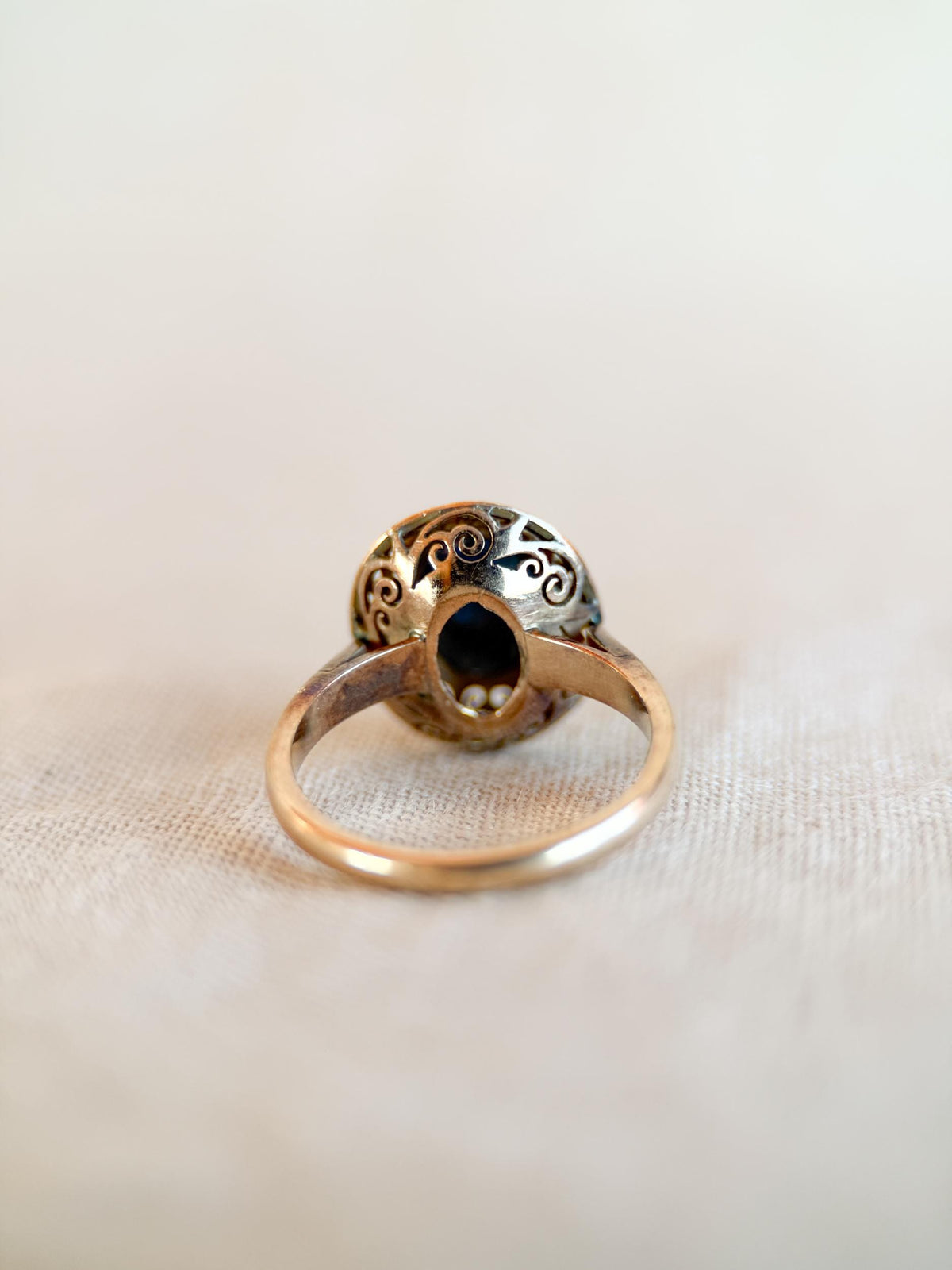 Vintage 1980s Opal Filigree Ring in 18k Gold