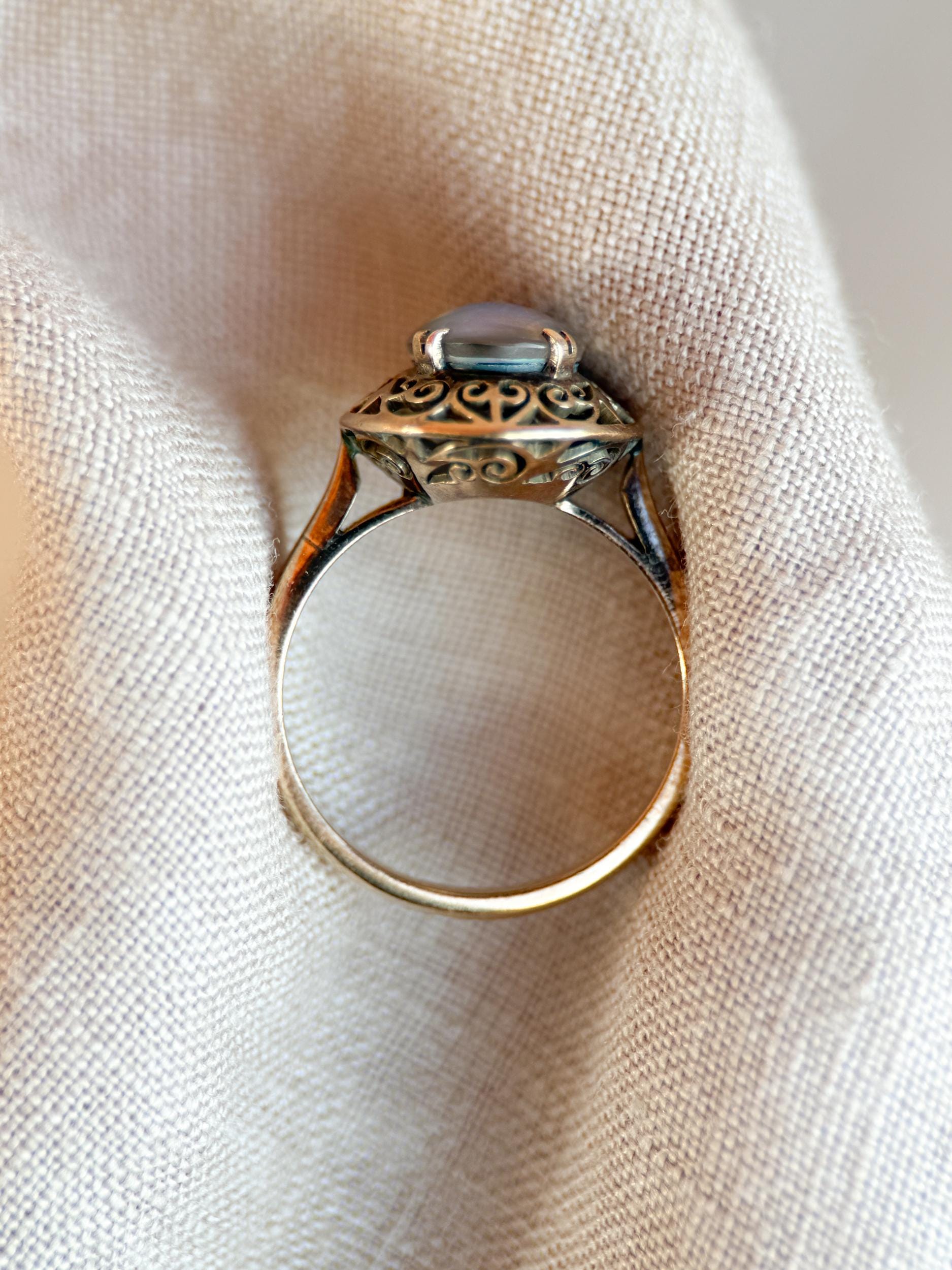 Vintage 1980s Opal Filigree Ring in 18k Gold