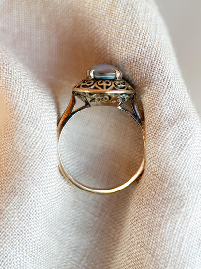Vintage 1980s Opal Filigree Ring in 18k Gold