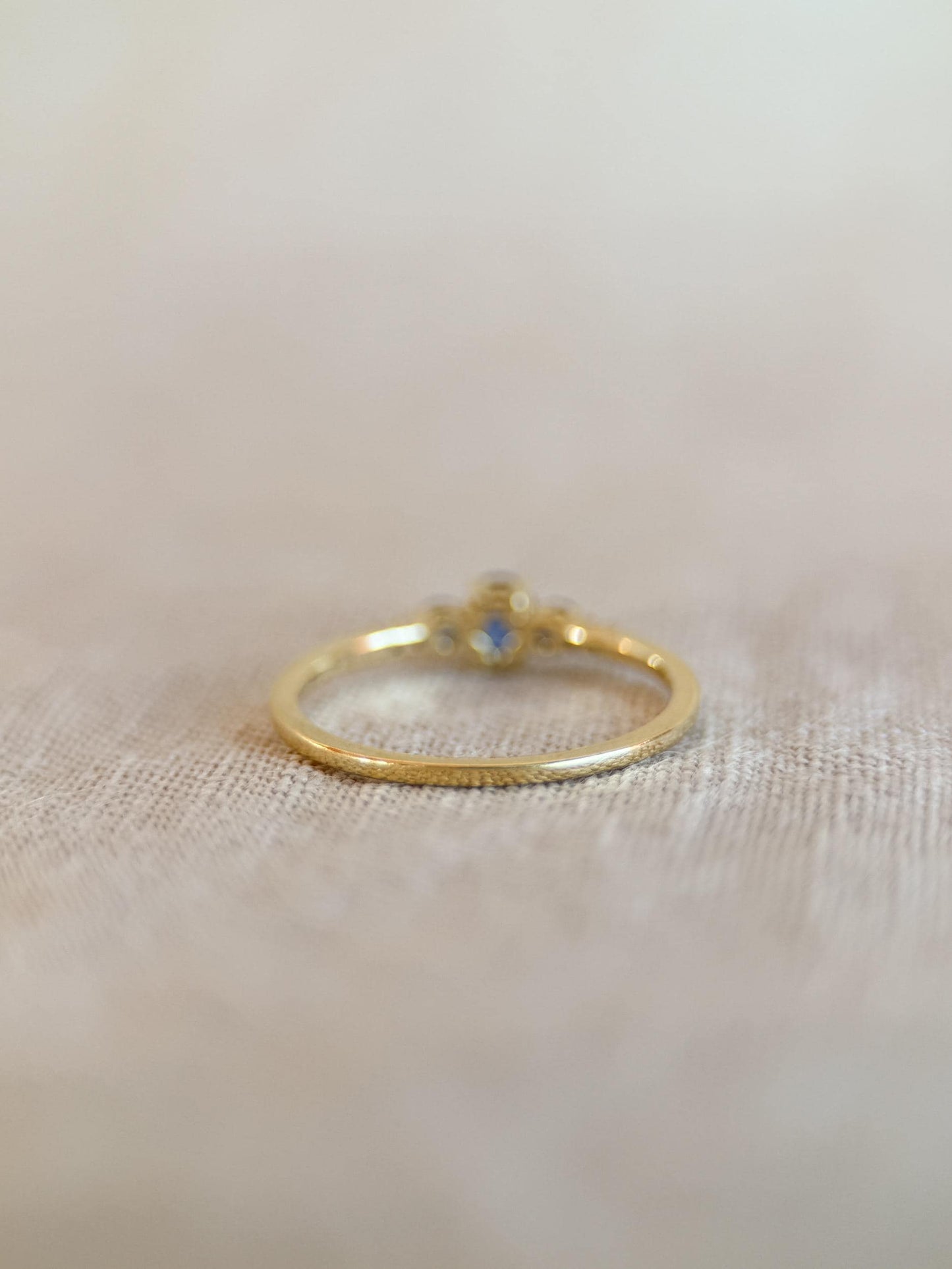 Vintage 2000s Sapphire & Diamond Ring in 18k Gold