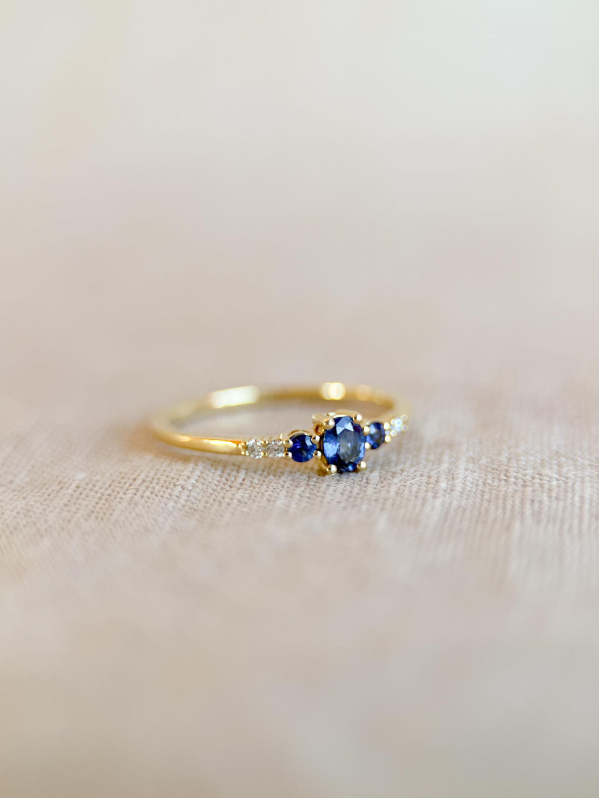 Vintage 2000s Sapphire & Diamond Ring in 18k Gold