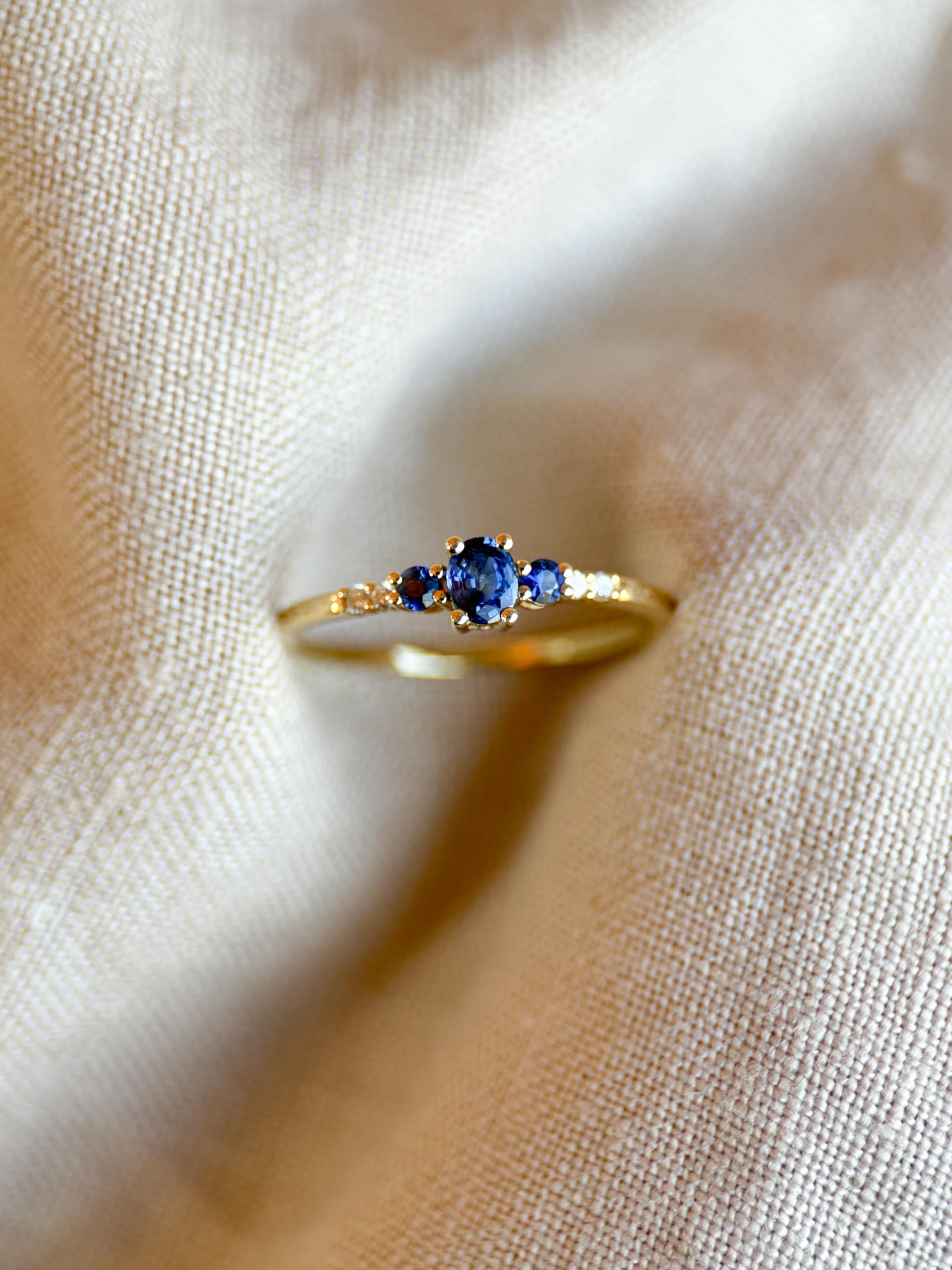 Vintage 2000s Sapphire & Diamond Ring in 18k Gold