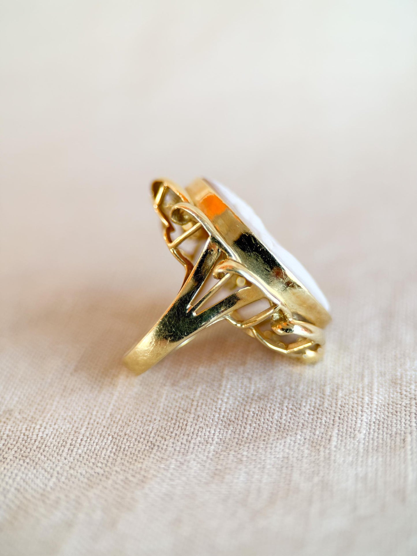 Vintage 1930s Cameo Ring in 14k Gold