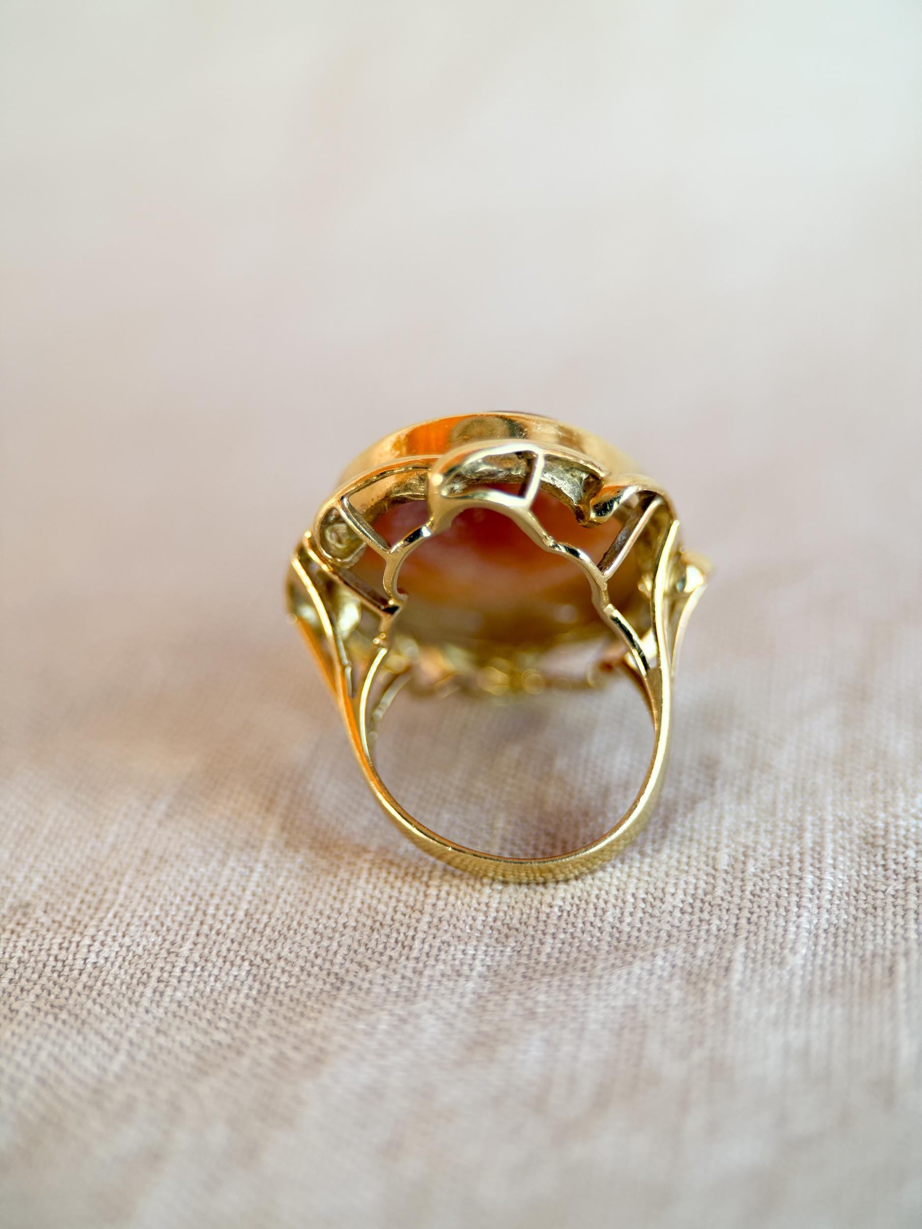 Vintage 1930s Cameo Ring in 14k Gold