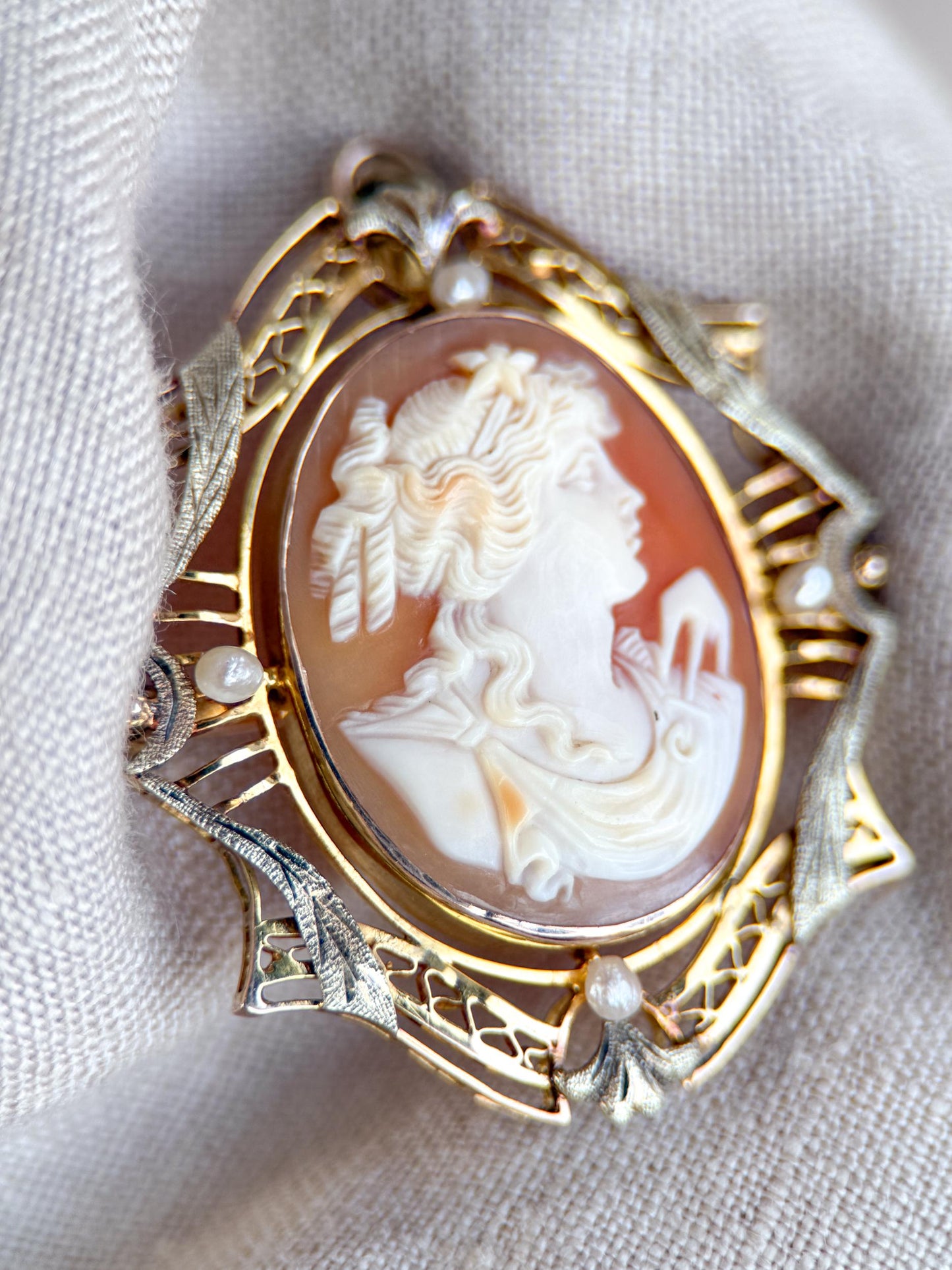 Vintage 1930s Cameo Brooch in 10k Gold