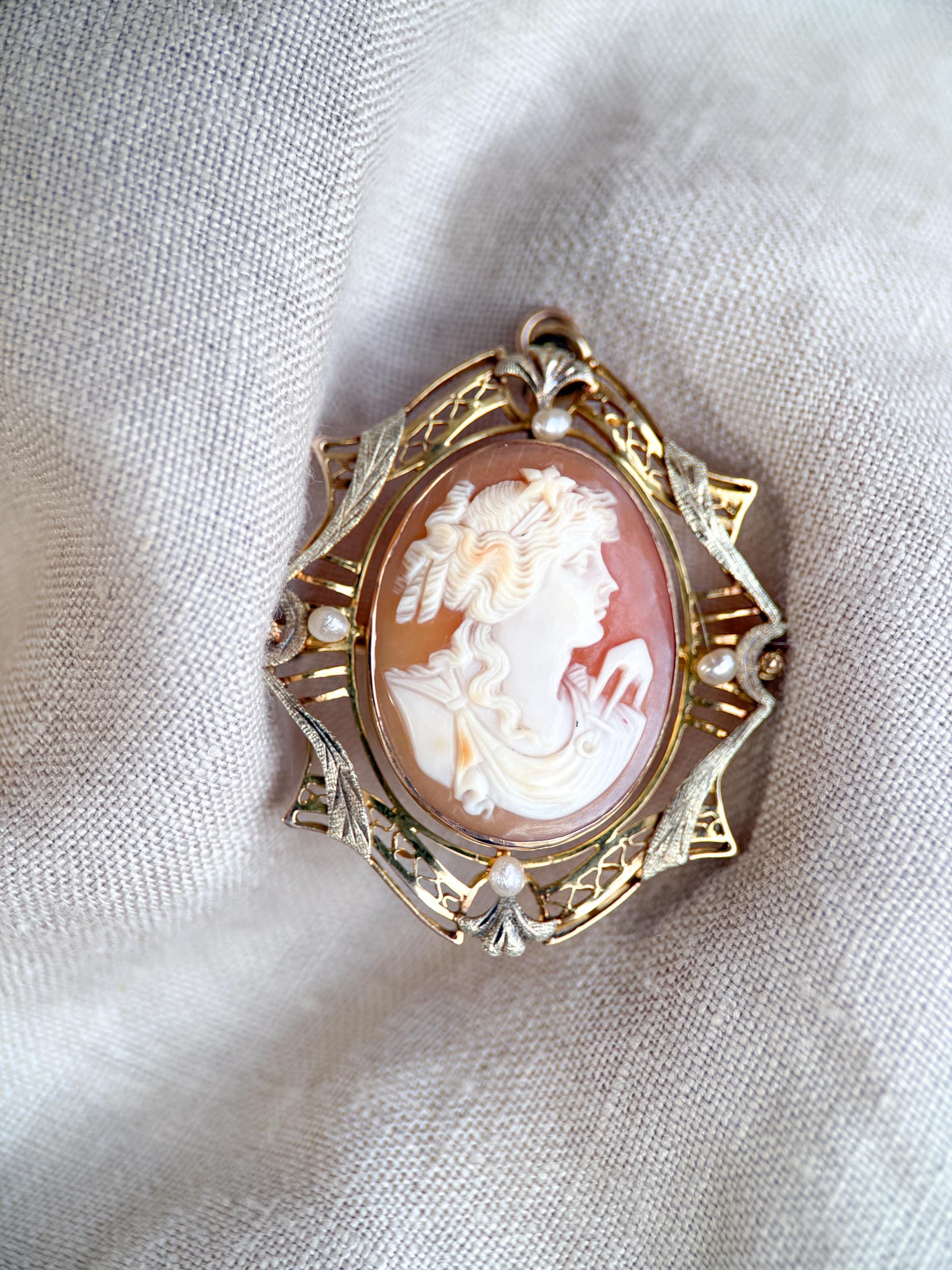 Vintage 1930s Cameo Brooch in 10k Gold