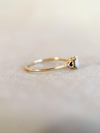 Vintage 1990s Opal Ring in 14k Gold - Timeless Sustainability • Vintage Fine Jewelry
