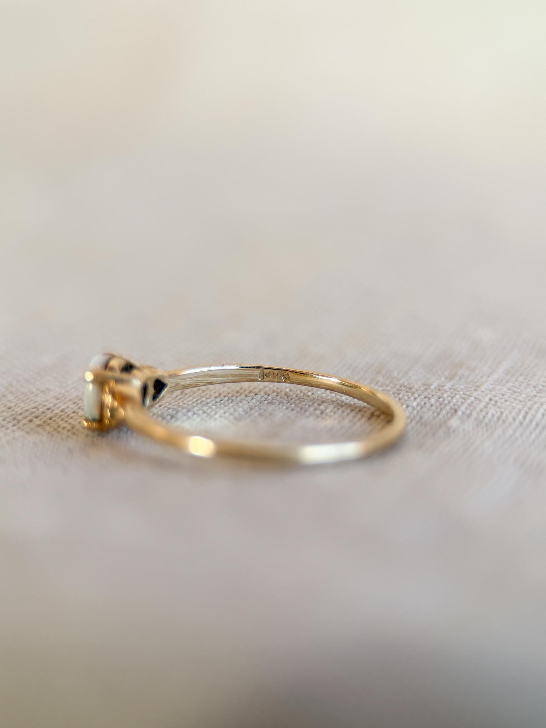 Vintage 1990s Opal Ring in 14k Gold - Timeless Sustainability • Vintage Fine Jewelry