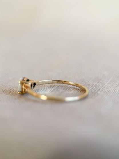 Vintage 1990s Opal Ring in 14k Gold - Timeless Sustainability • Vintage Fine Jewelry