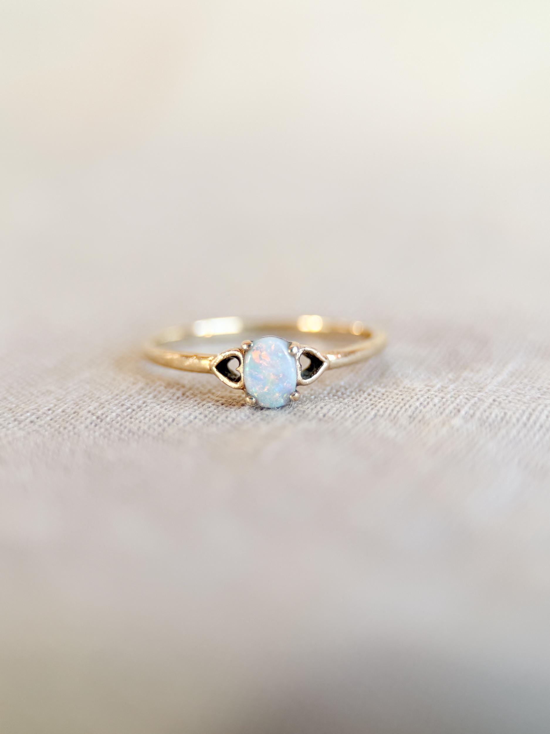 Vintage 1990s Opal Ring in 14k Gold - Timeless Sustainability • Vintage Fine Jewelry