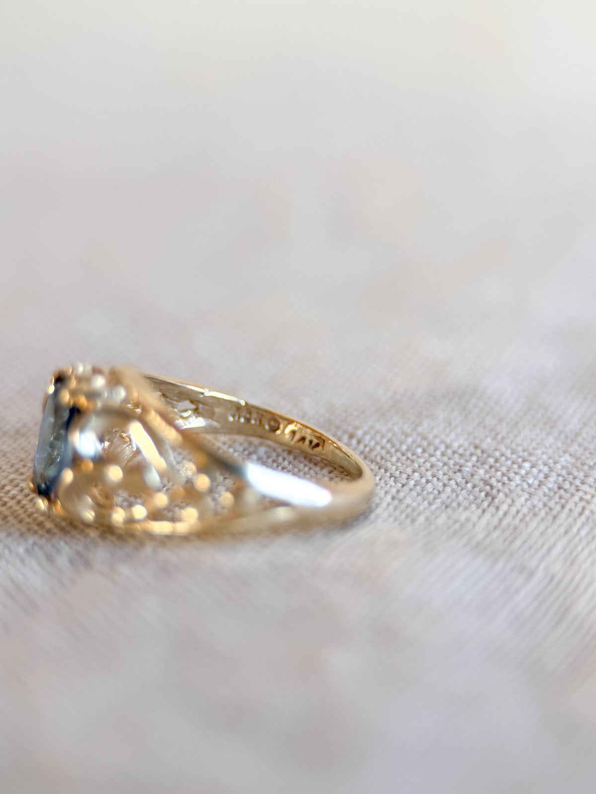 Vintage 1960s Mystic Topaz Gemstone Ring in 14k Gold