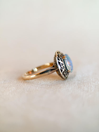 Vintage 1980s Opal Filigree Ring in 18k Gold