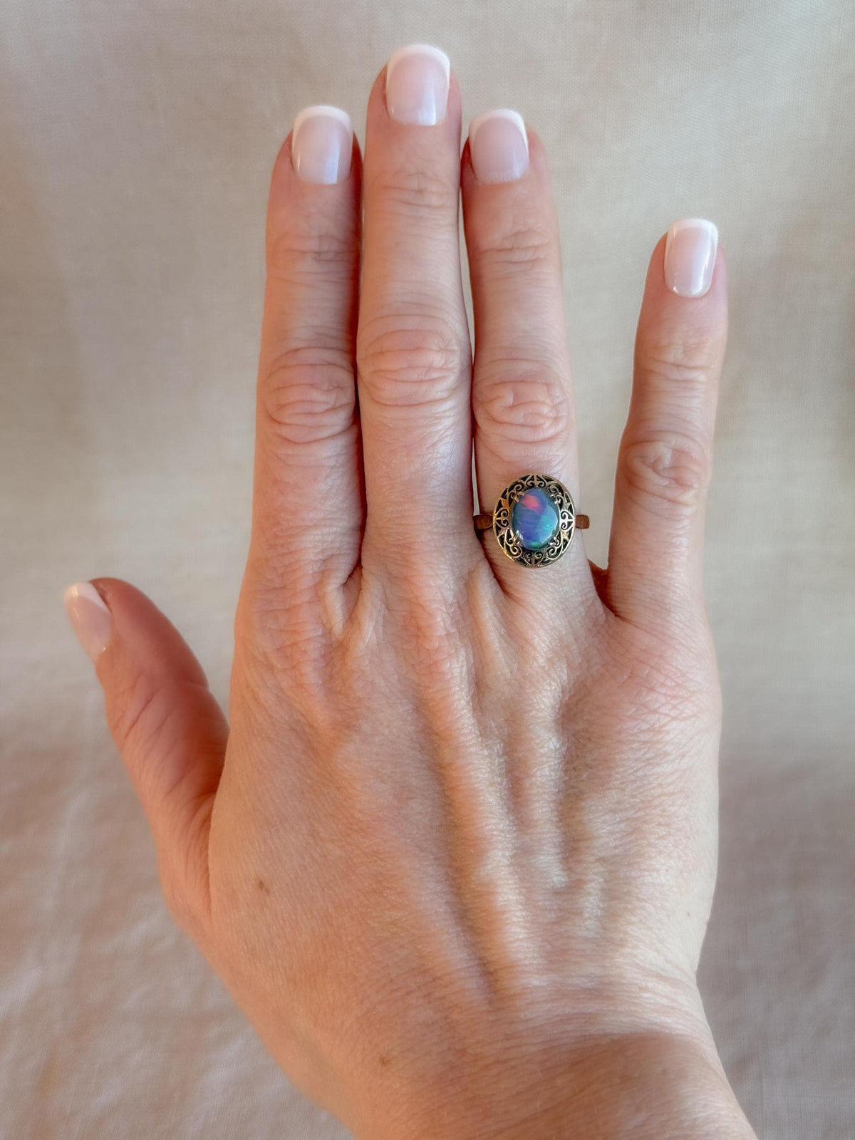 Vintage 1980s Opal Filigree Ring in 18k Gold
