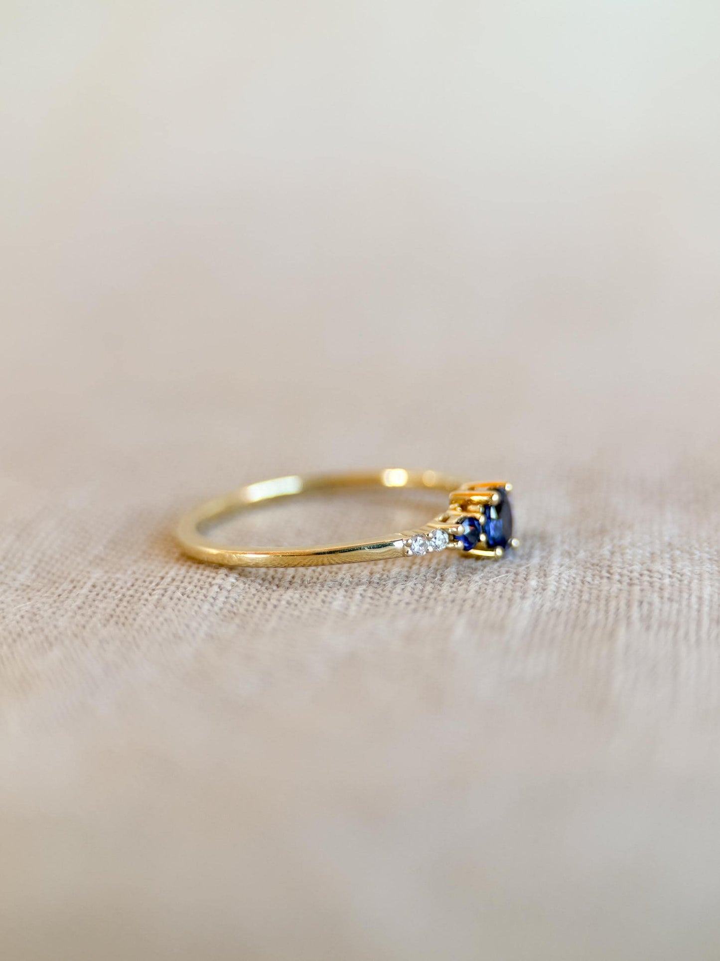 Vintage 2000s Sapphire & Diamond Ring in 18k Gold