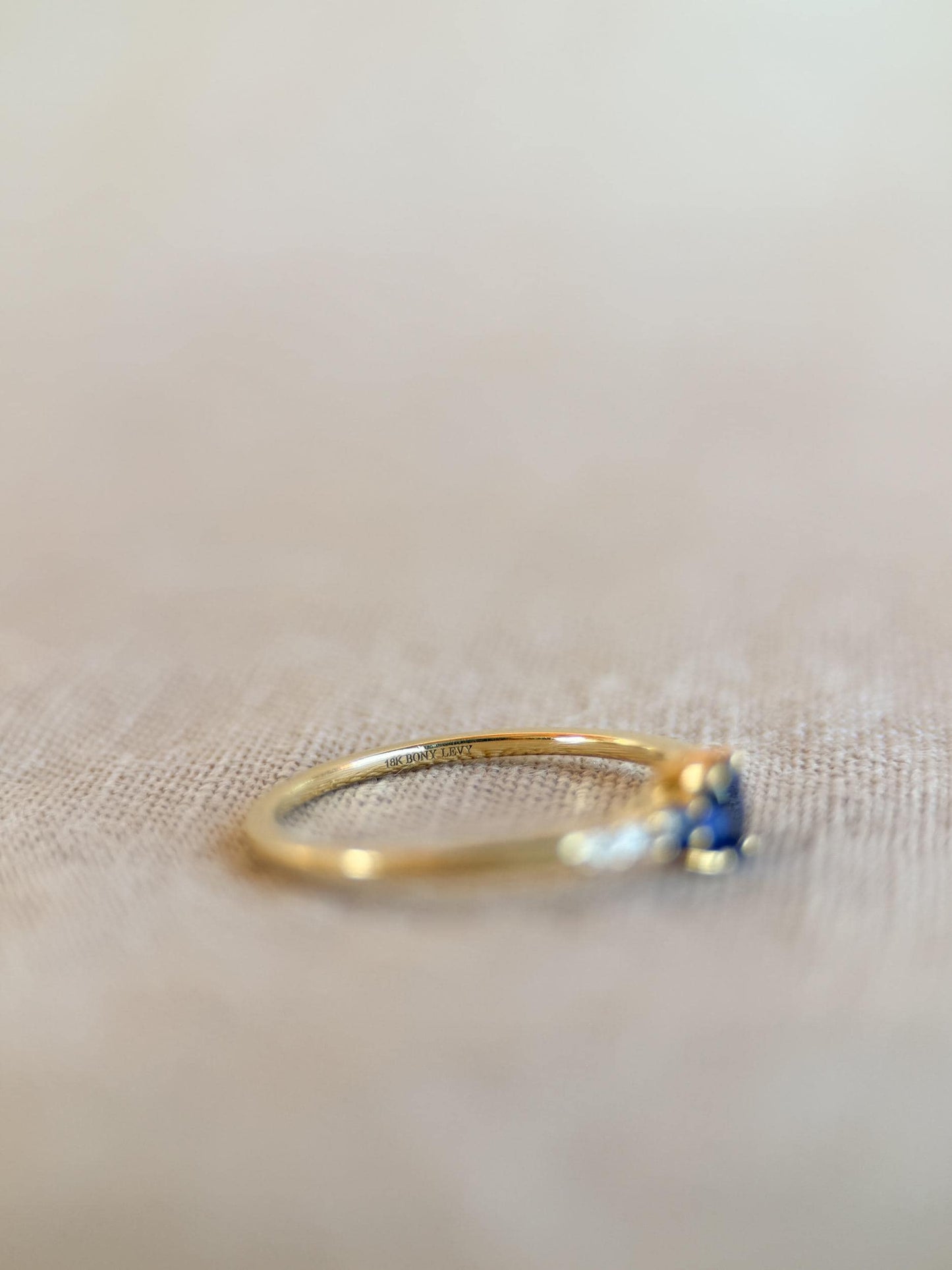 Vintage 2000s Sapphire & Diamond Ring in 18k Gold