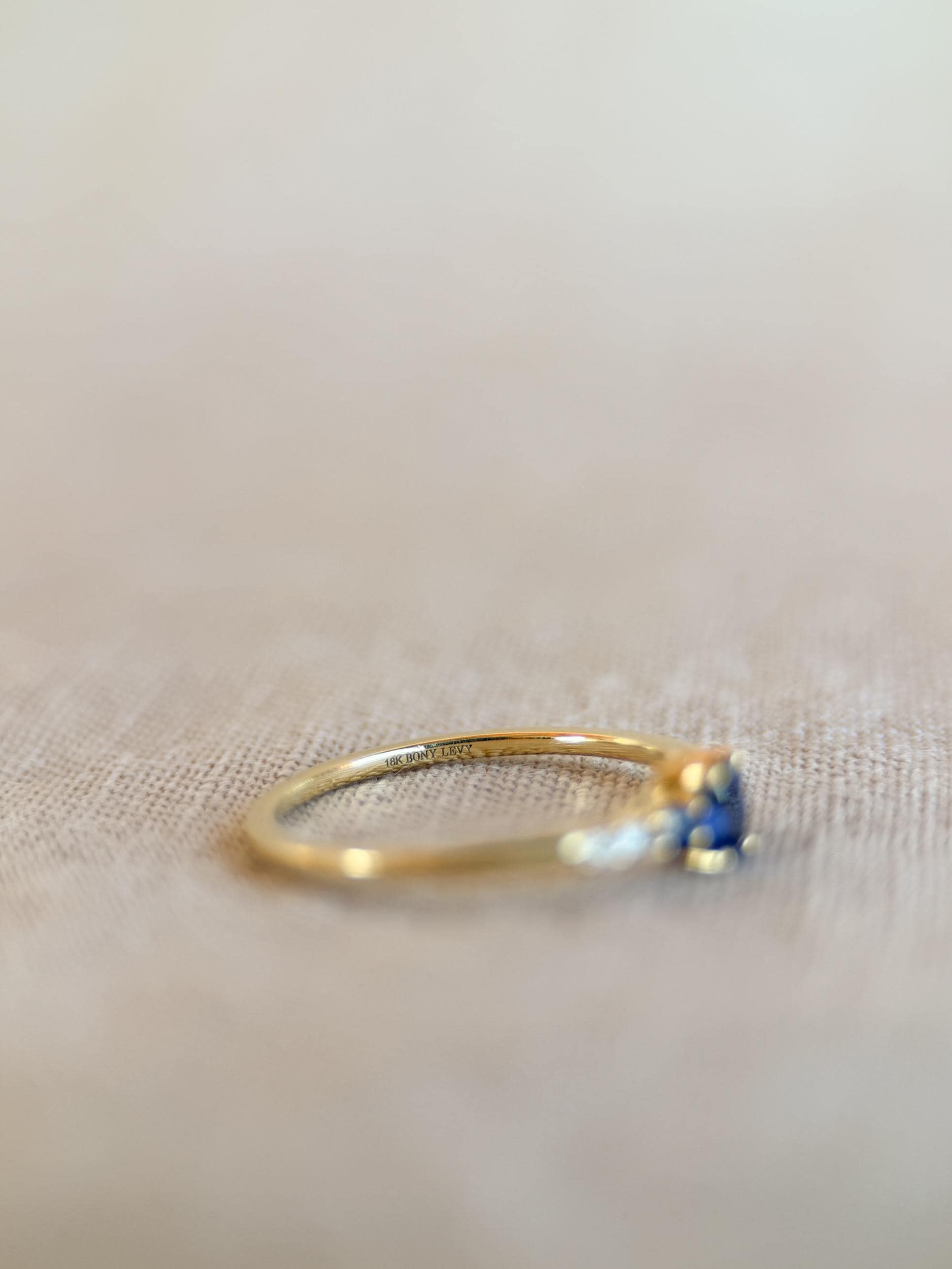 Vintage 2000s Sapphire & Diamond Ring in 18k Gold