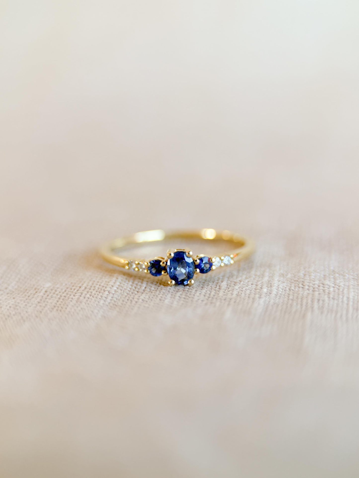 Vintage 2000s Sapphire & Diamond Ring in 18k Gold