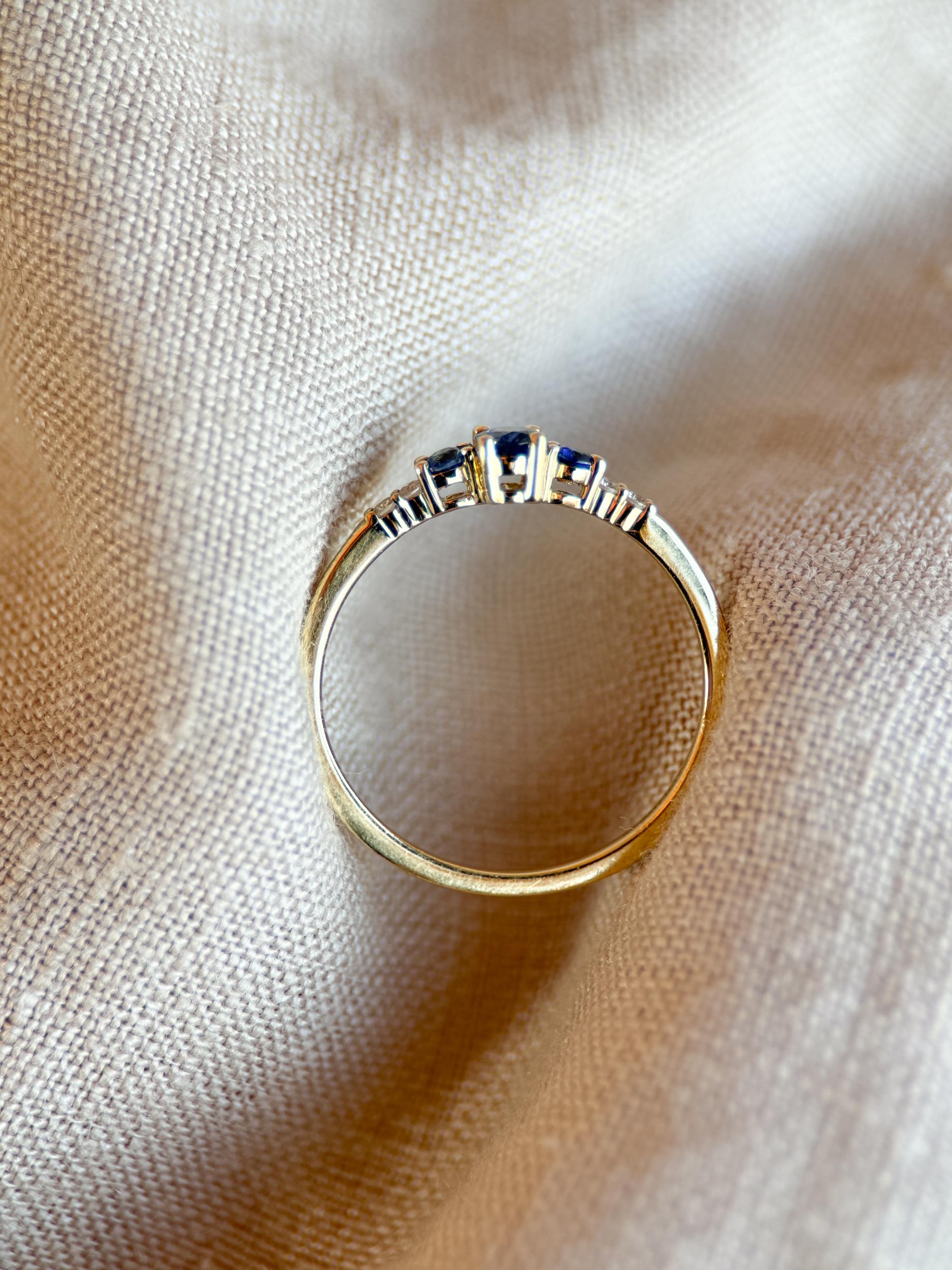 Vintage 2000s Sapphire & Diamond Ring in 18k Gold