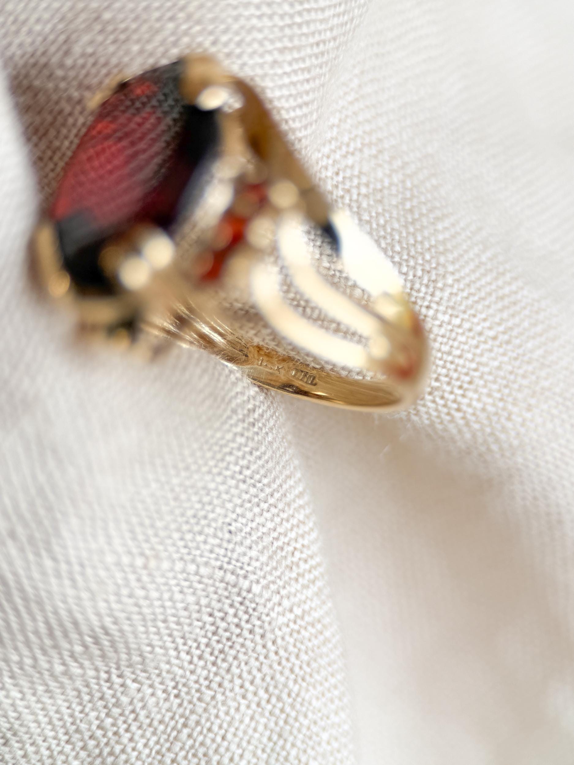 Vintage 1970s Oval Garnet Ring in 14k Gold