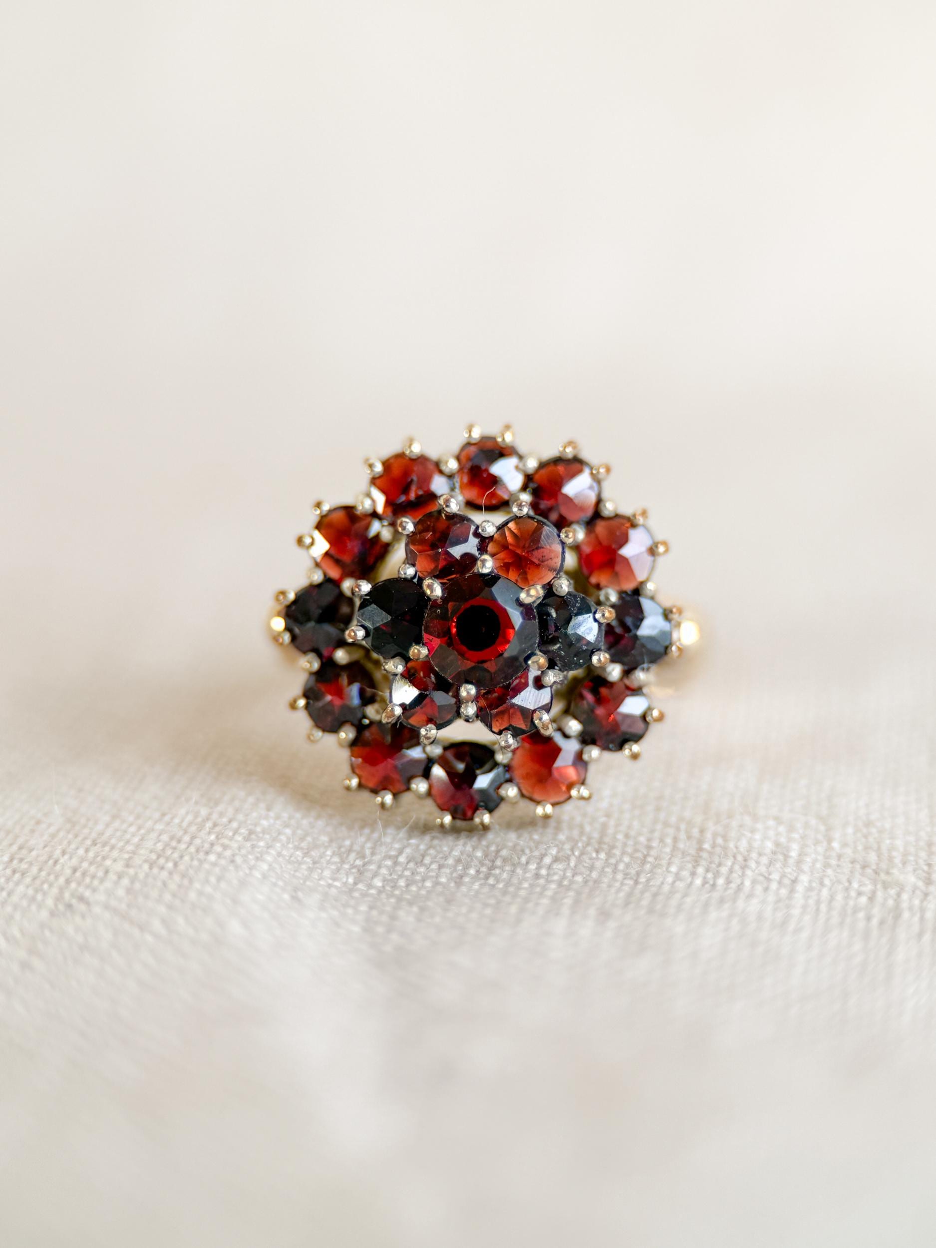 Vintage 1960s Garnet Cluster Gemstone Ring in 8k Gold