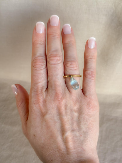 Vintage 1990s Topaz Drop Gemstone Ring in 18k Gold