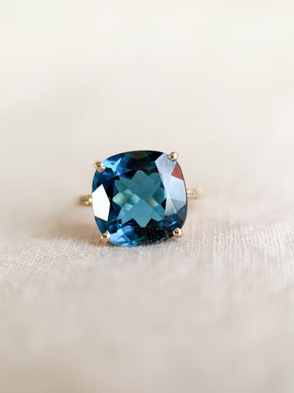 Vintage 1970s Blue Topaz Gemstone Cocktail Ring, 14k Gold