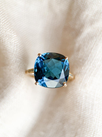 Vintage 1970s Blue Topaz Gemstone Cocktail Ring, 14k Gold