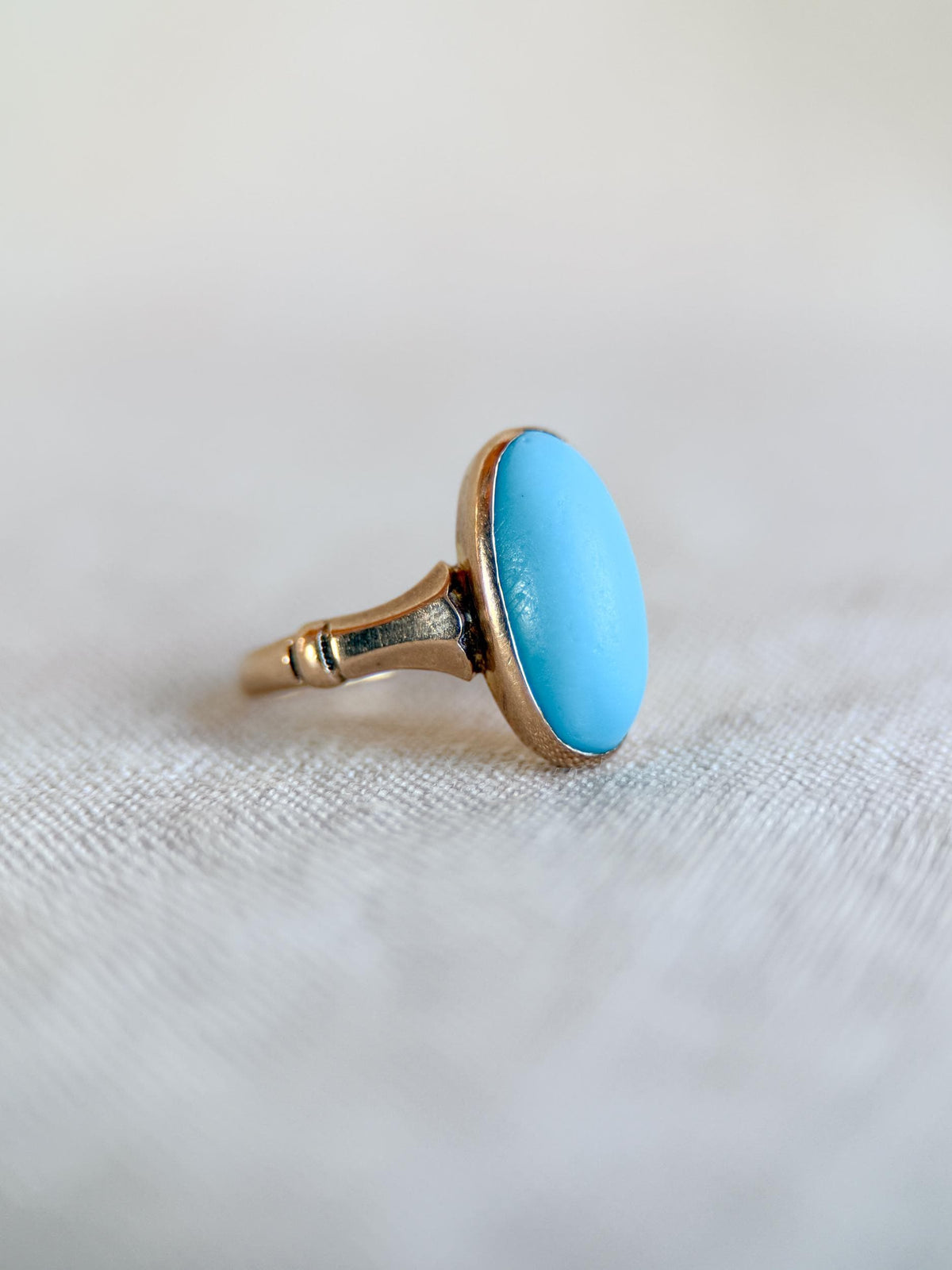 Vintage 1950s Blue Turquoise Gemstone Ring in 14k Gold
