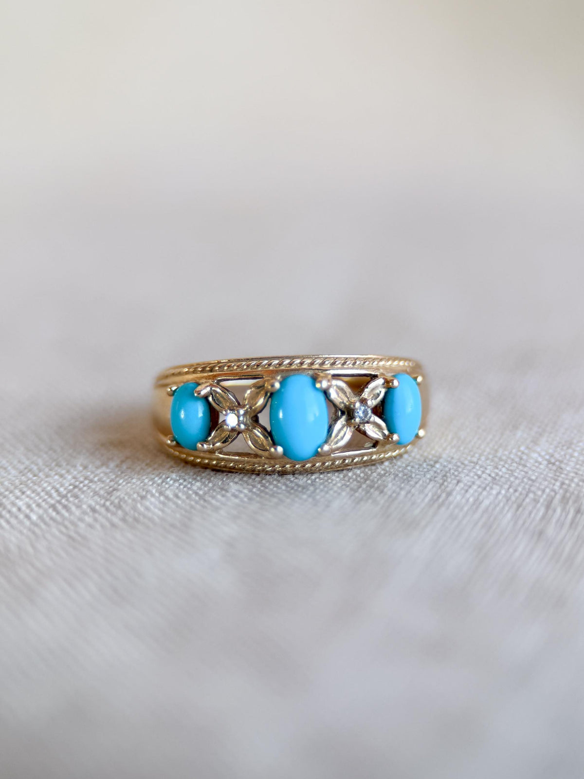 Vintage 1990s Blue Turquoise & Diamond Ring in 14k Gold