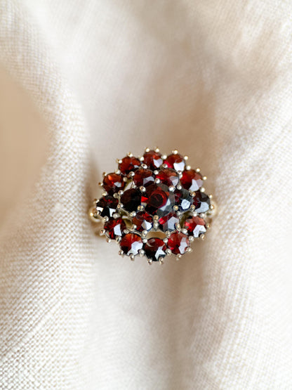 Vintage 1960s Garnet Cluster Gemstone Ring in 8k Gold