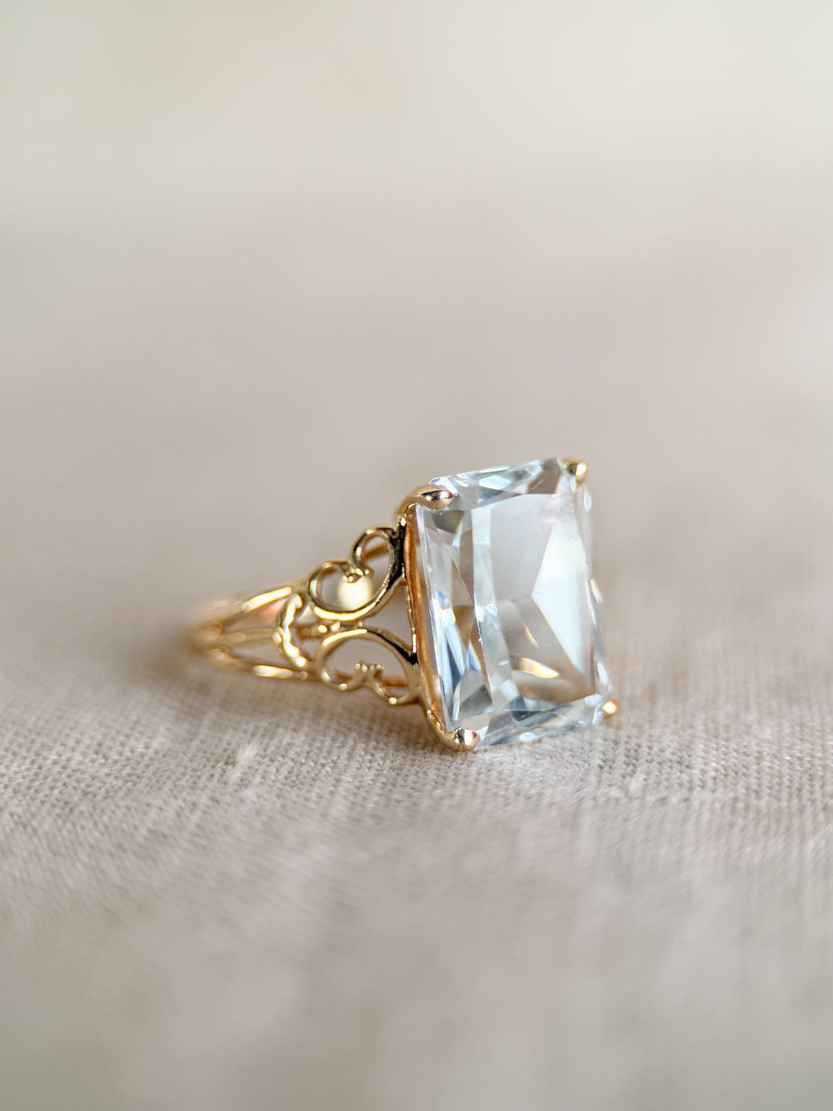 Vintage 1990s Topaz Filigree Gemstone Ring in 14k Gold