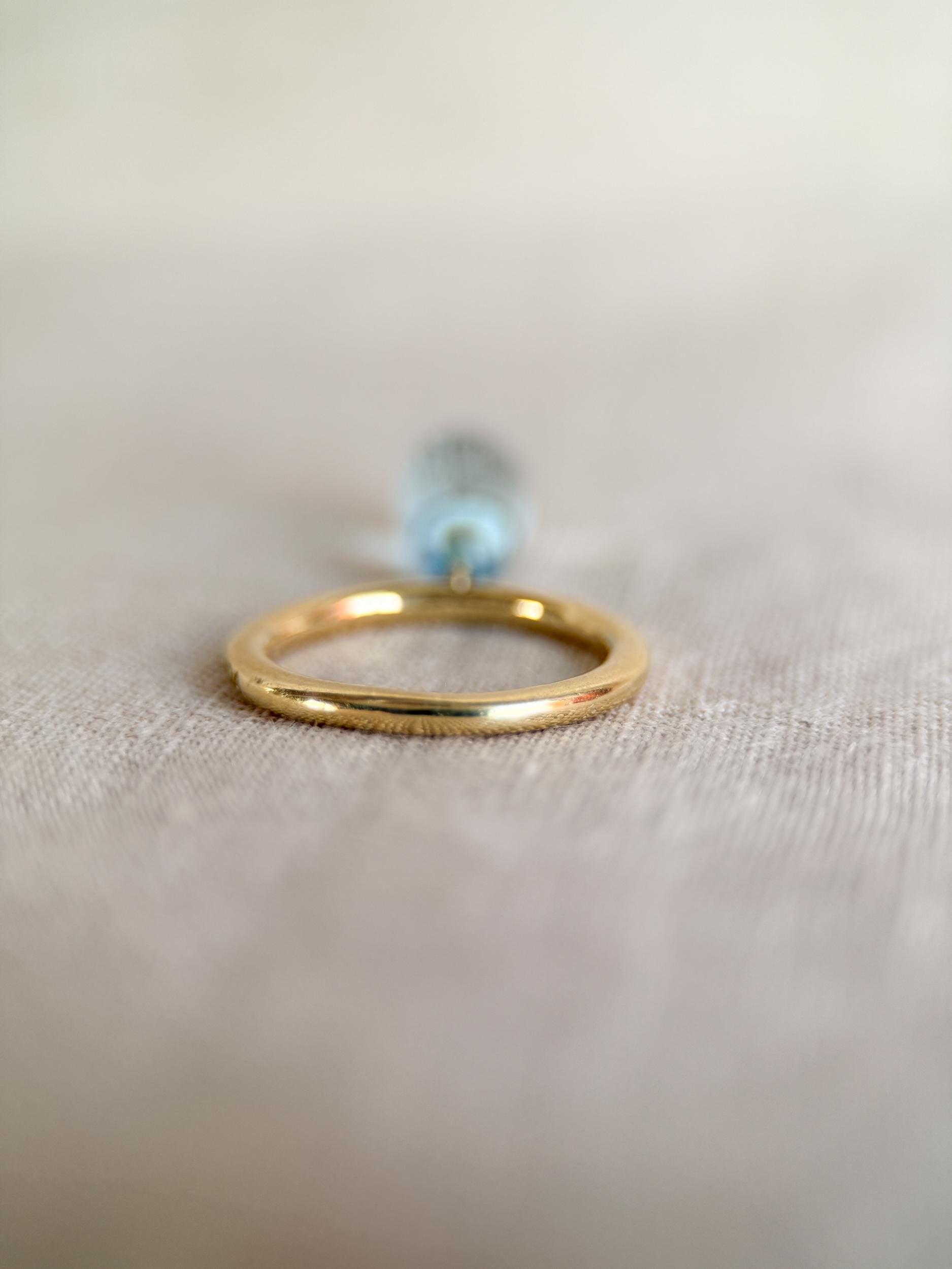 Vintage 1990s Topaz Drop Gemstone Ring in 18k Gold