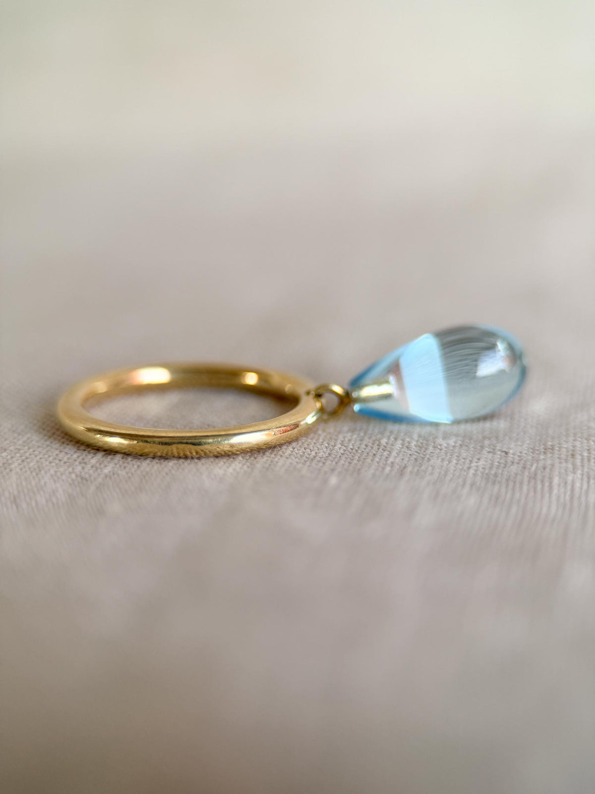 Vintage 1990s Topaz Drop Gemstone Ring in 18k Gold