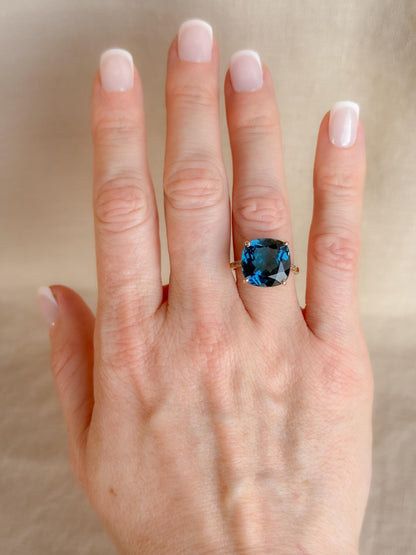 Vintage 1970s Blue Topaz Gemstone Cocktail Ring, 14k Gold