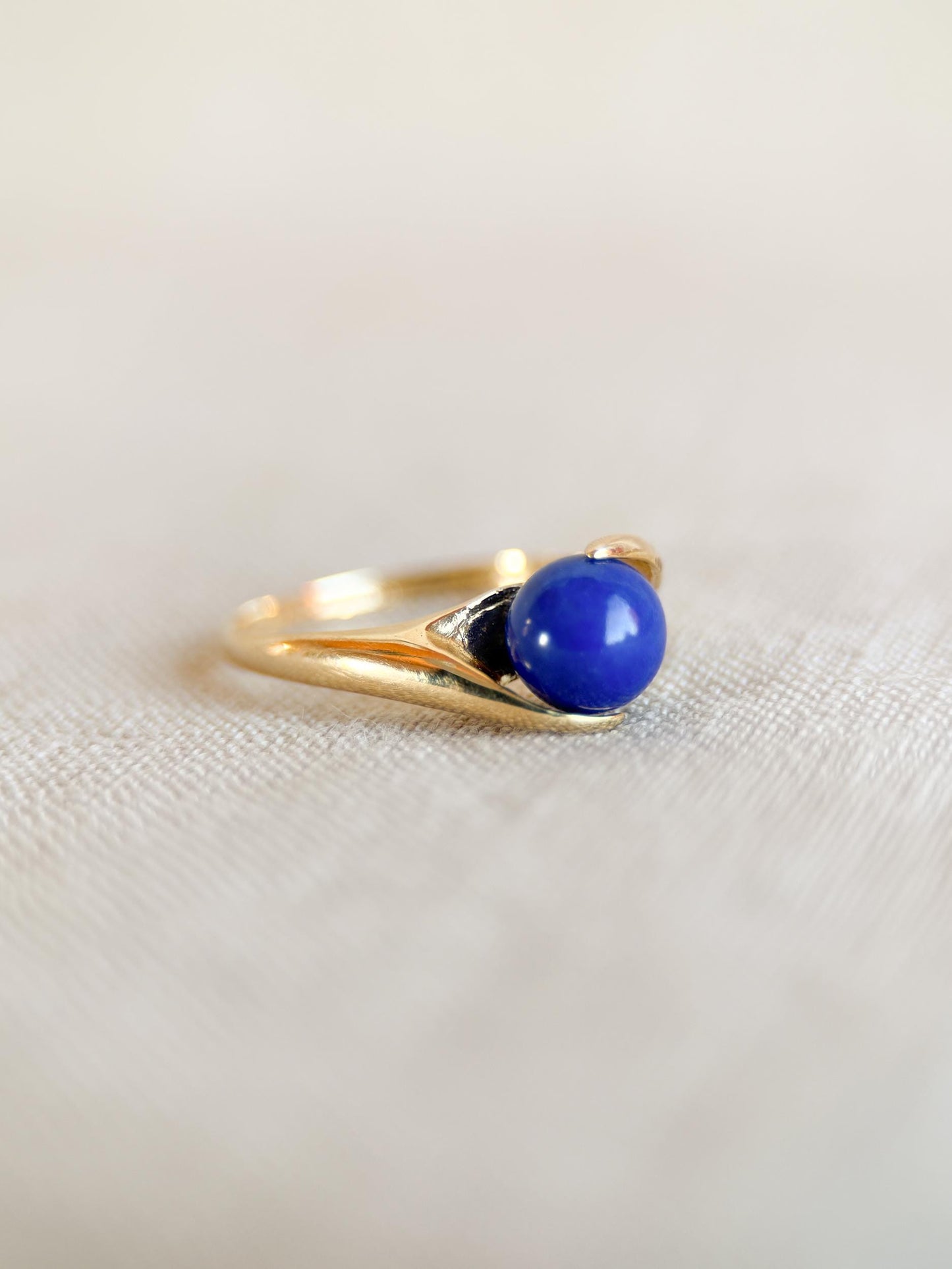 Vintage 1970s Lapis Lazuli Gemstone Ring in 14k Gold