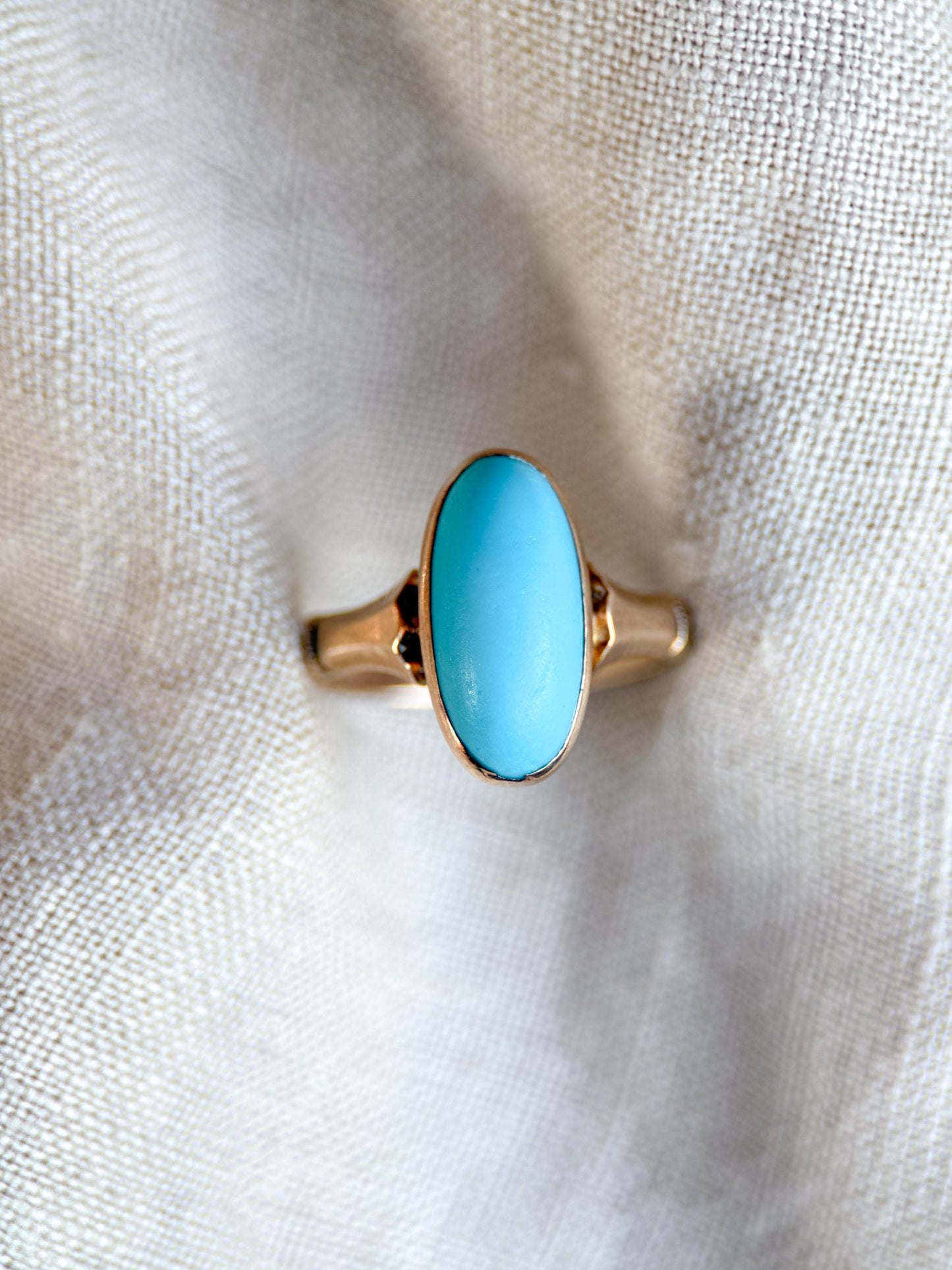 Vintage 1950s Blue Turquoise Gemstone Ring in 14k Gold