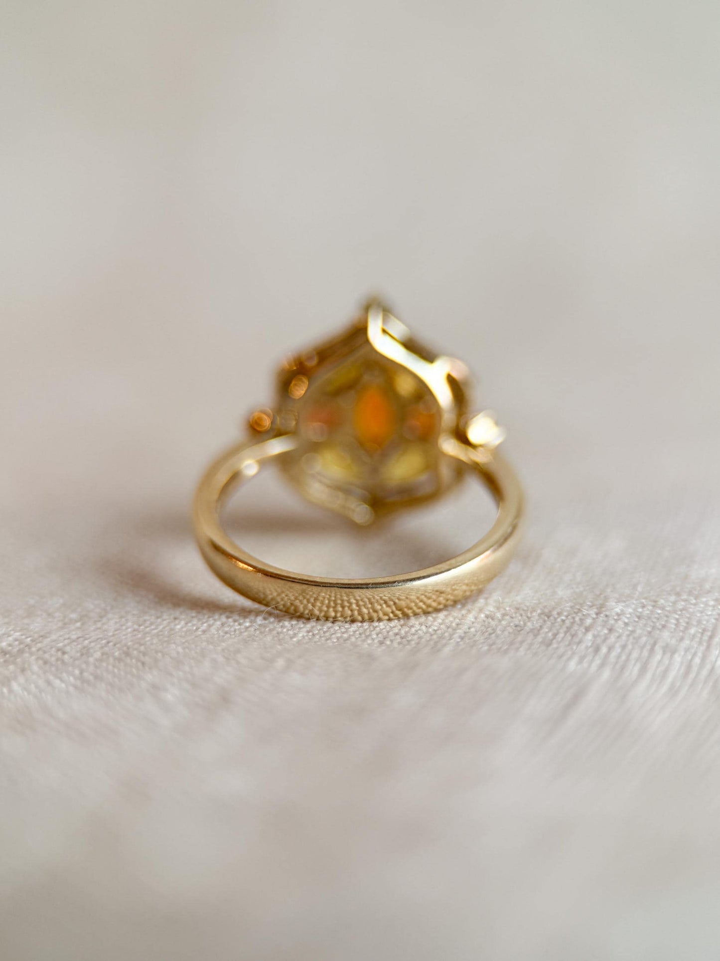 Vintage 1990s Garnet Gemstone Ring in 14k Gold