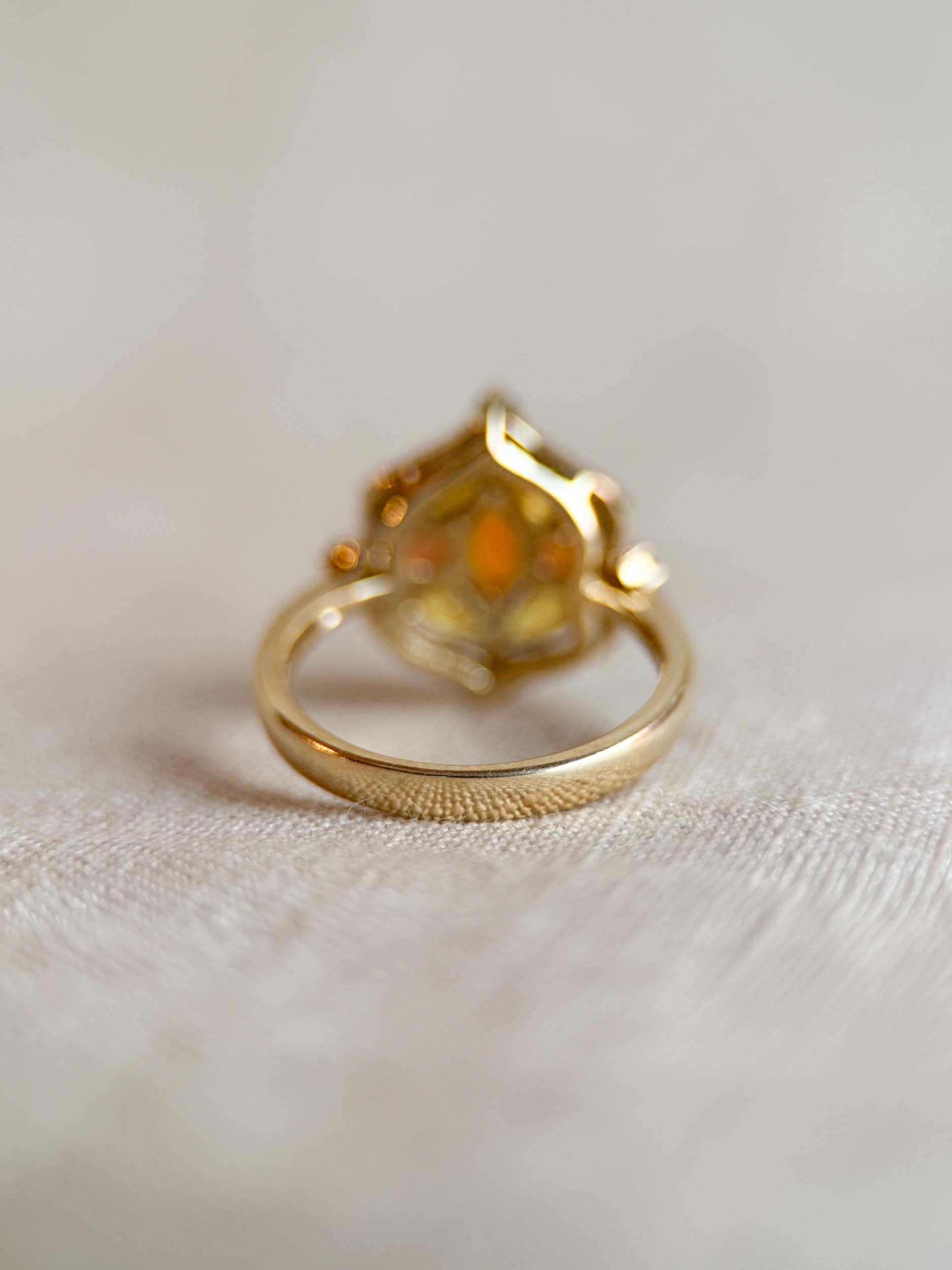 Vintage 1990s Garnet Gemstone Ring in 14k Gold