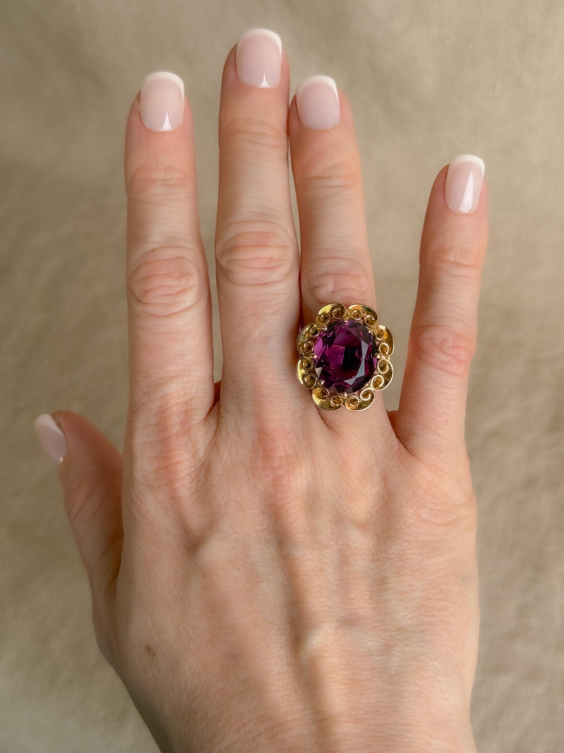 Vintage 1930s Oval Cut Purple Sapphire Ring, 14k Gold - Timeless Sustainability • Vintage Fine Jewelry
