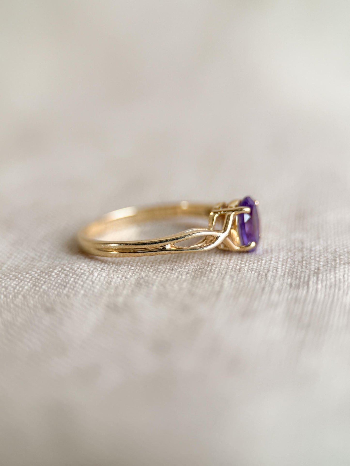 Vintage 1990s Purple Amethyst Ring in 14k Gold