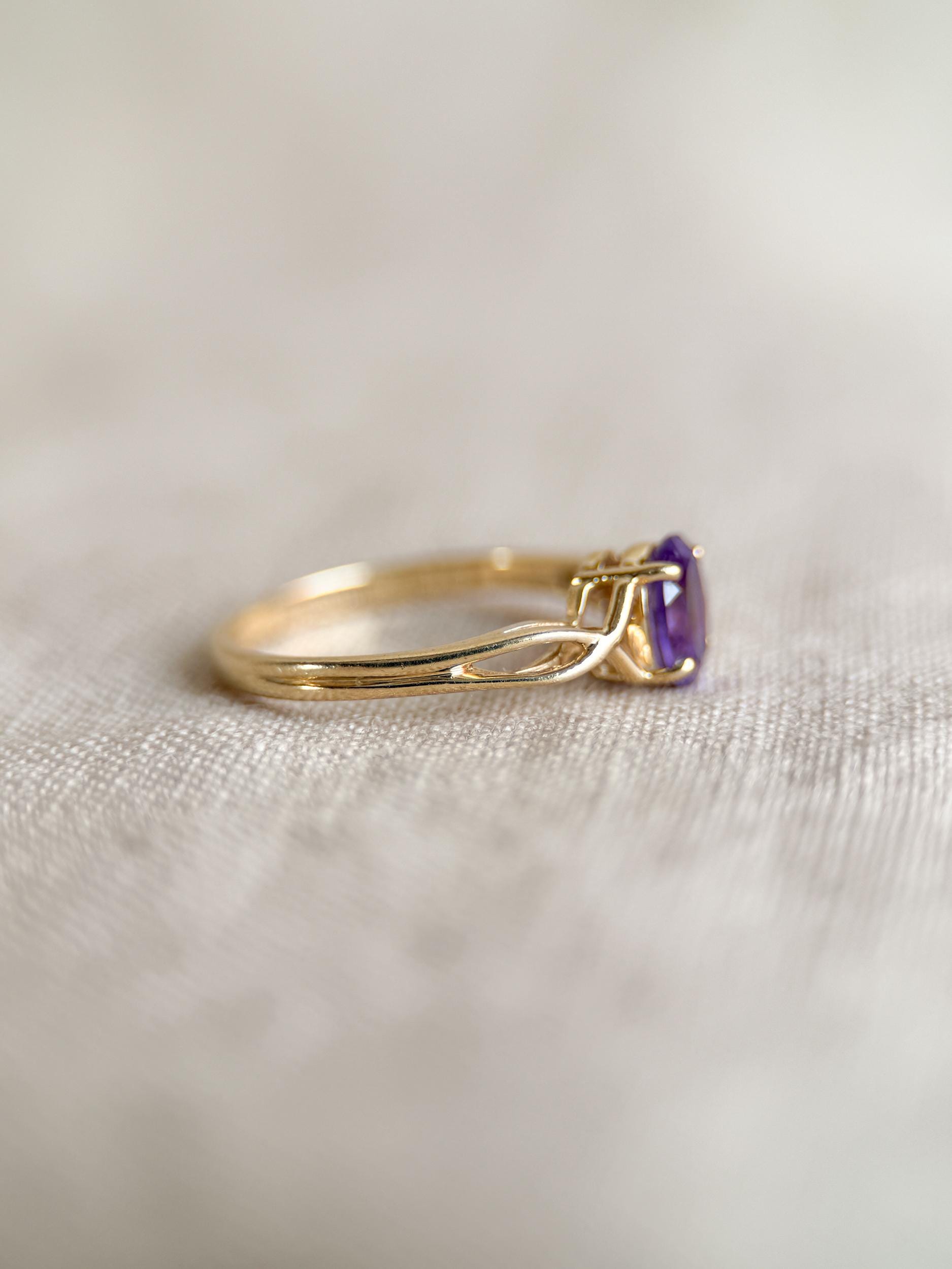 Vintage 1990s Purple Amethyst Ring in 14k Gold