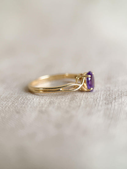 Vintage 1990s Purple Amethyst Ring in 14k Gold